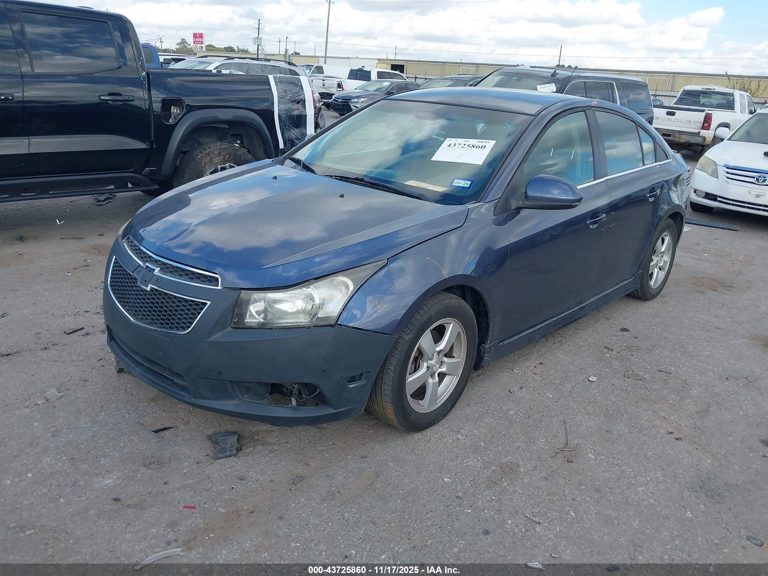 CHEVROLET CRUZE image 2