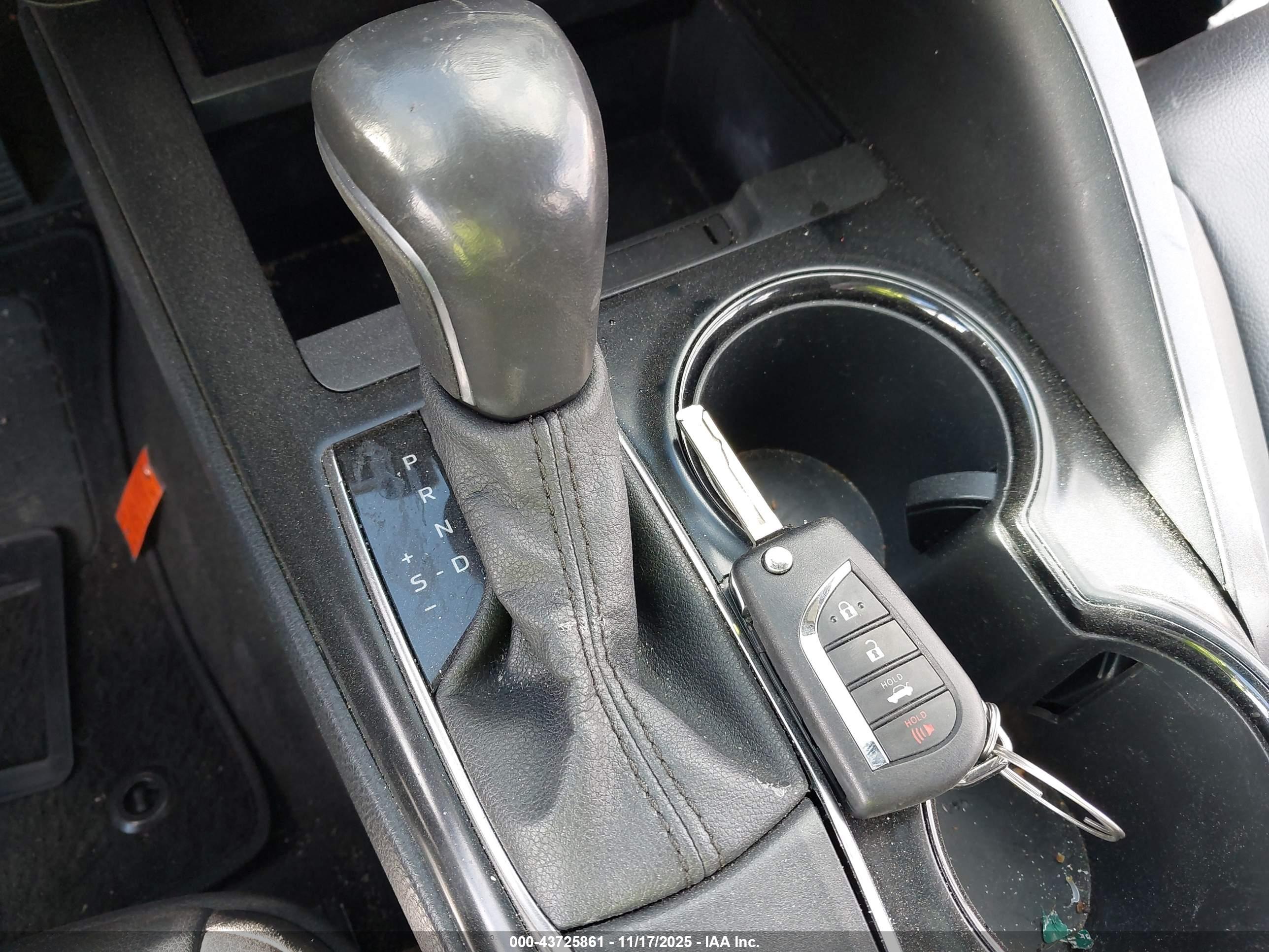 TOYOTA CAMRY image 11