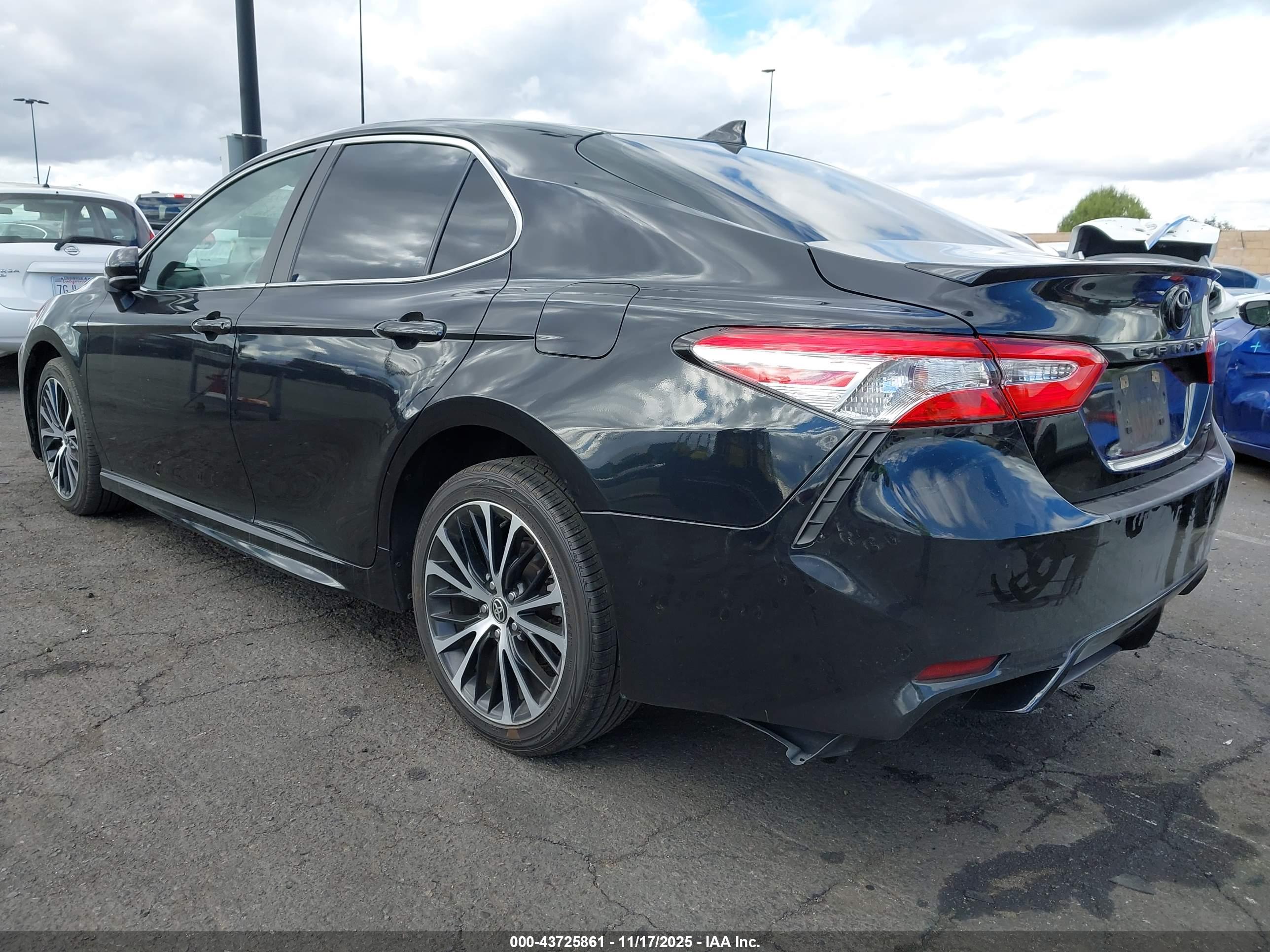 TOYOTA CAMRY image 3