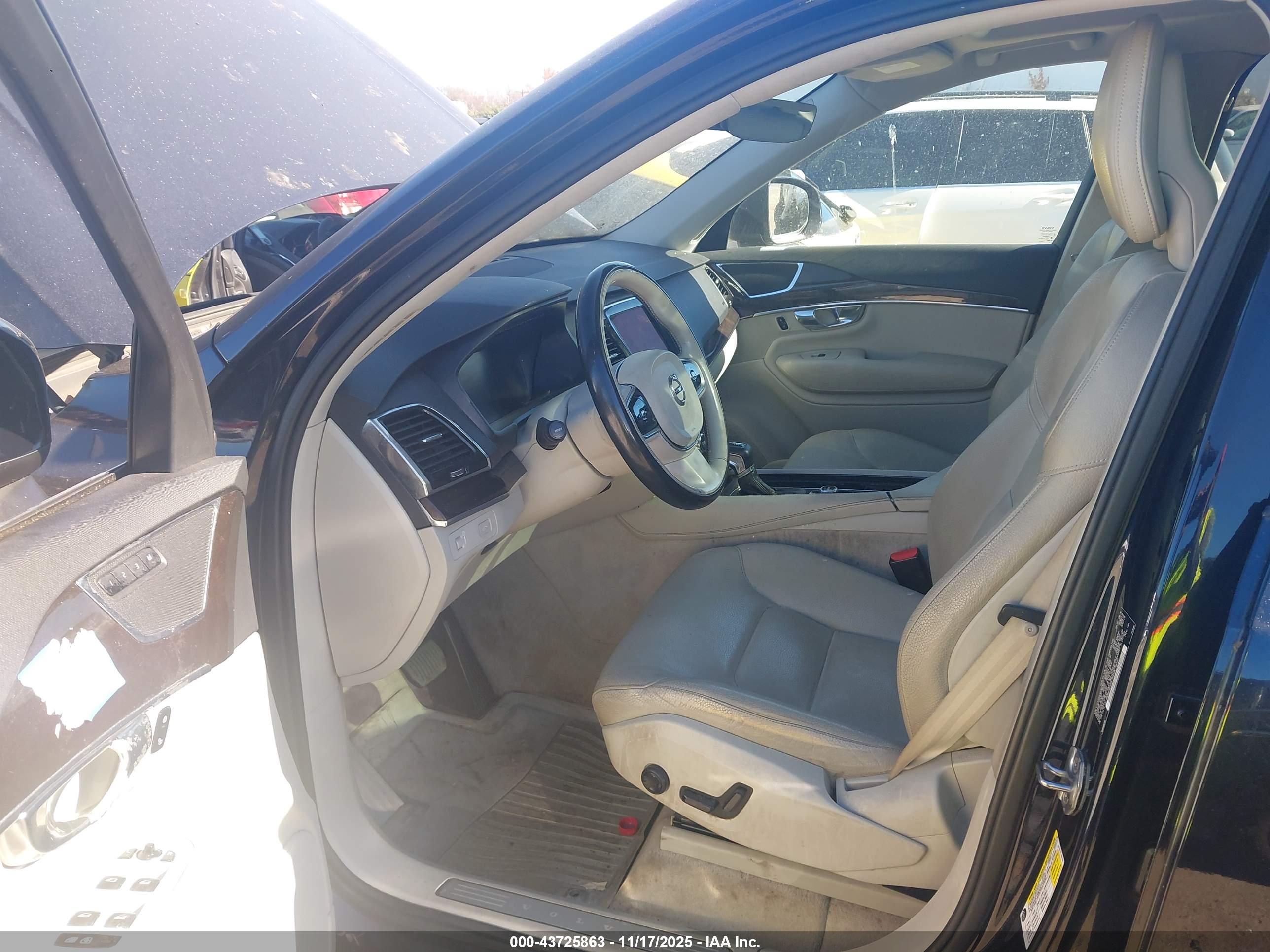 VOLVO XC90 image 5