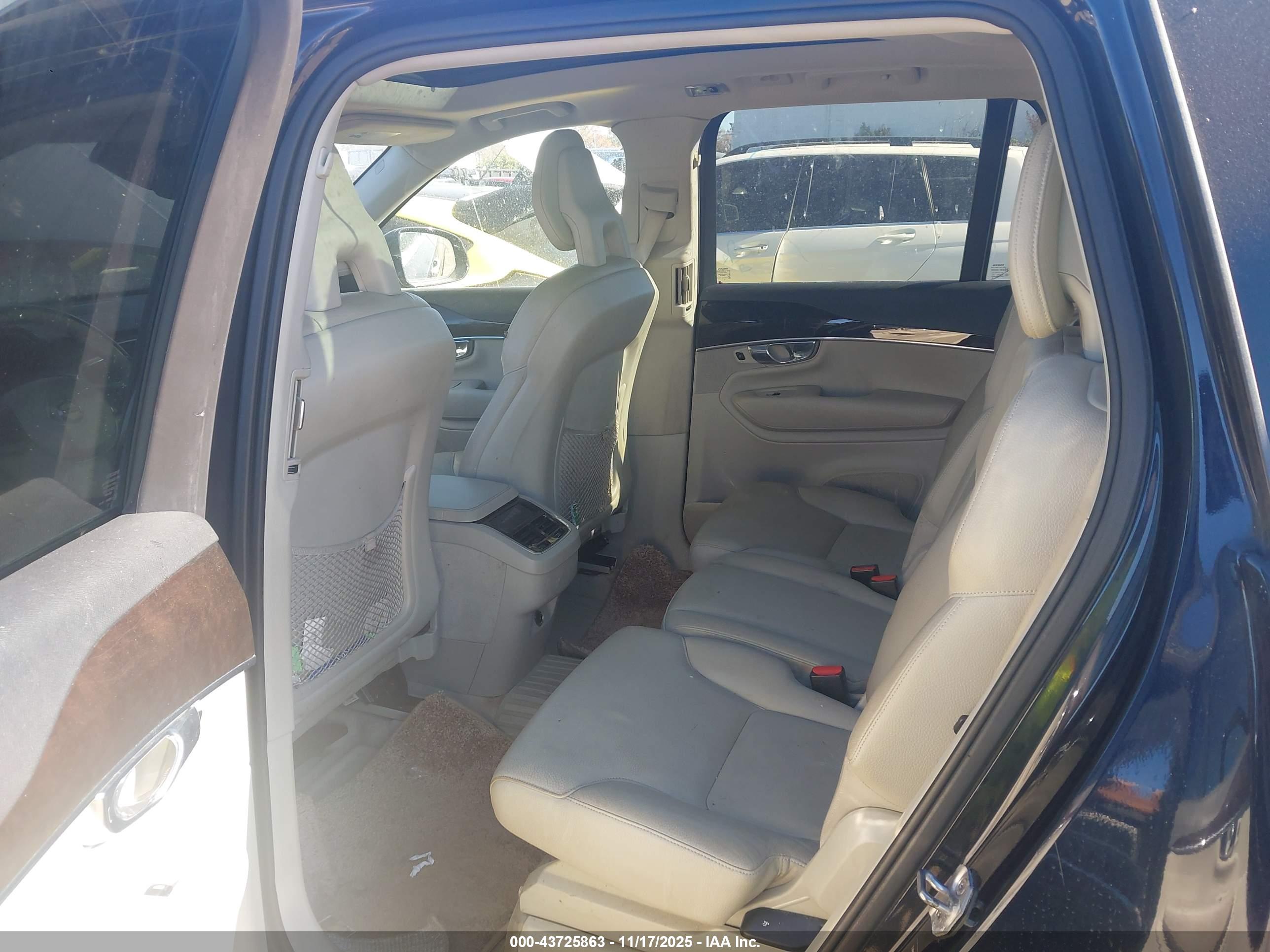 VOLVO XC90 image 8