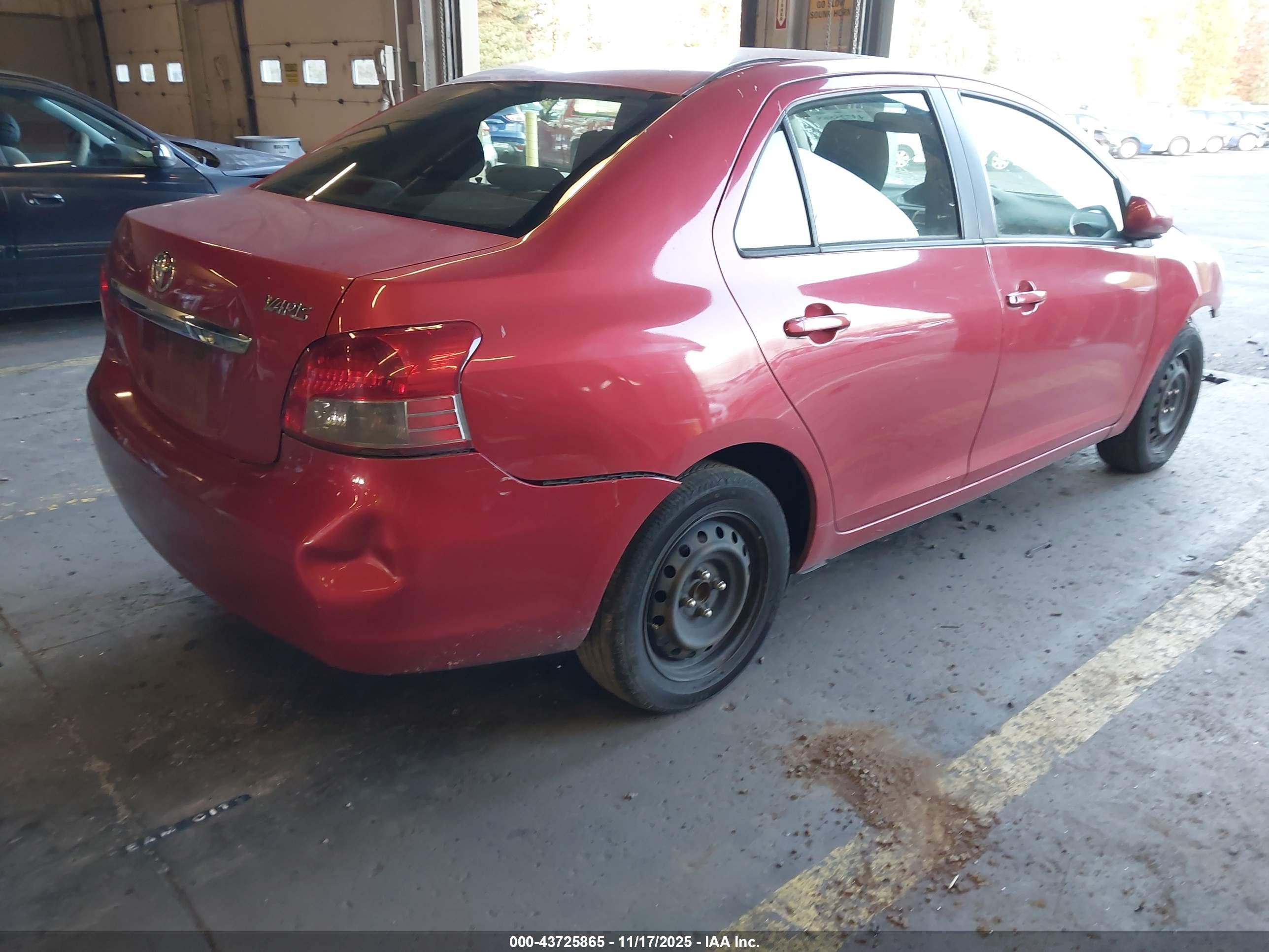 TOYOTA YARIS image 4