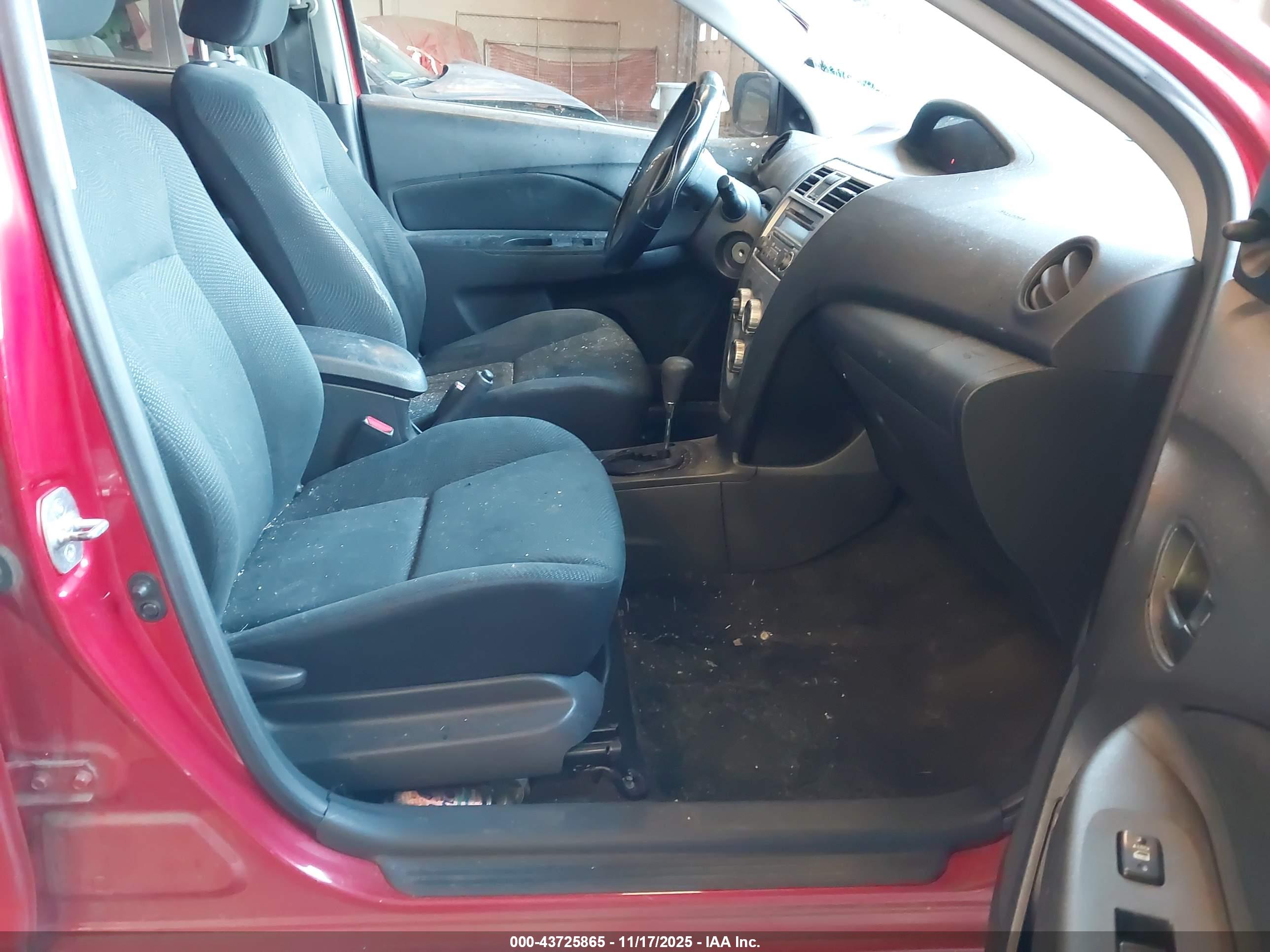 TOYOTA YARIS image 5