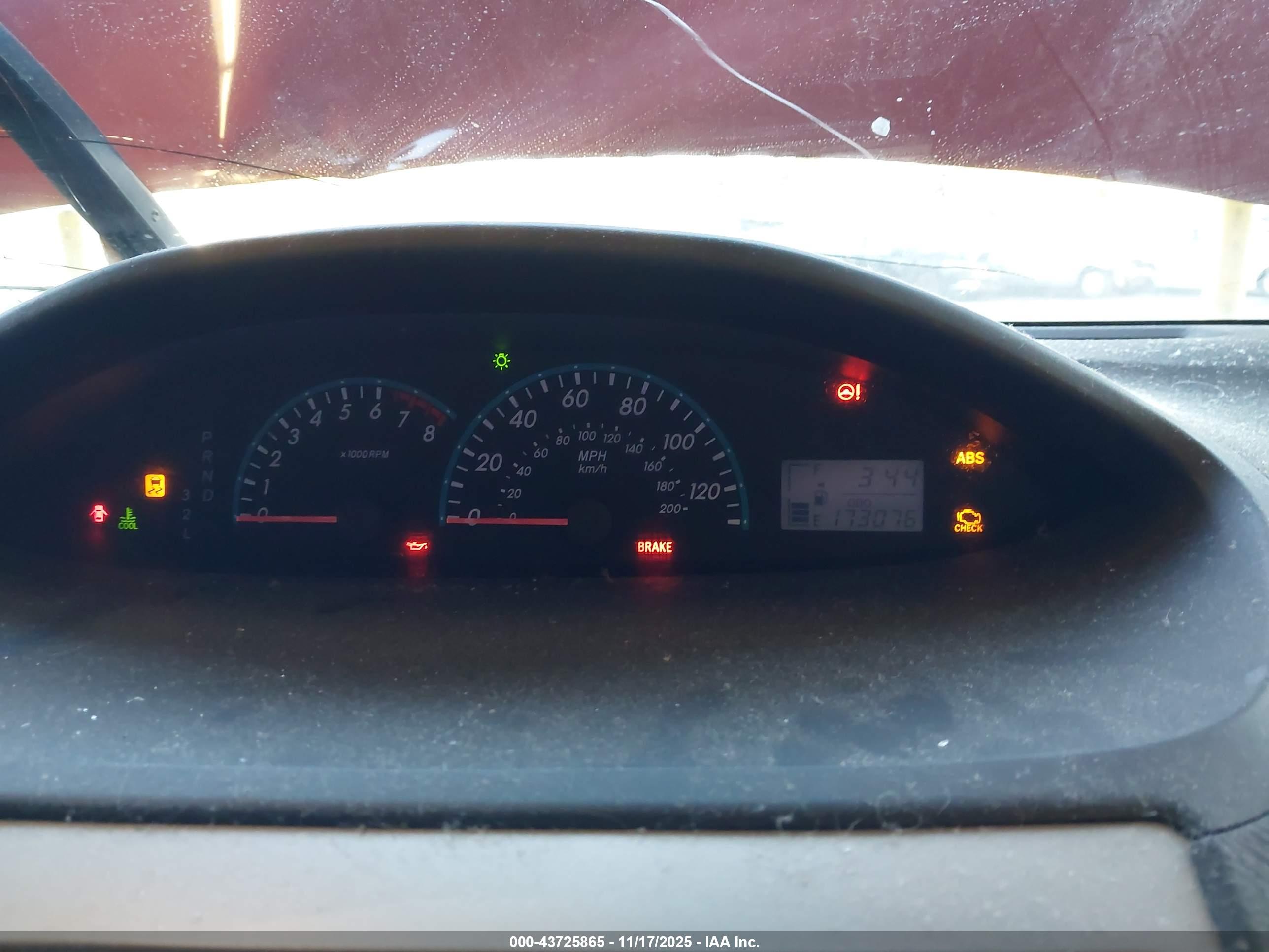 TOYOTA YARIS image 7