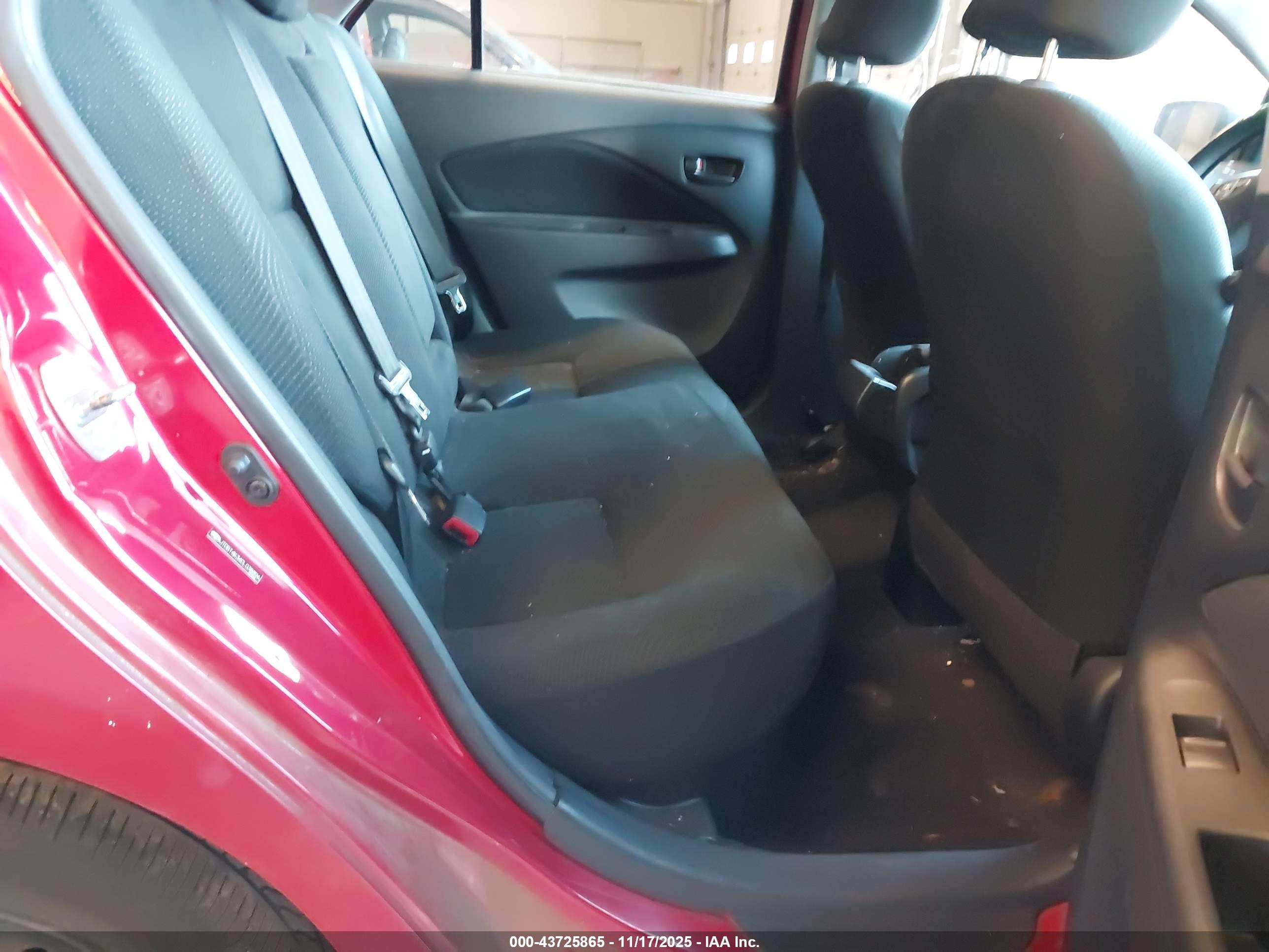 TOYOTA YARIS image 8