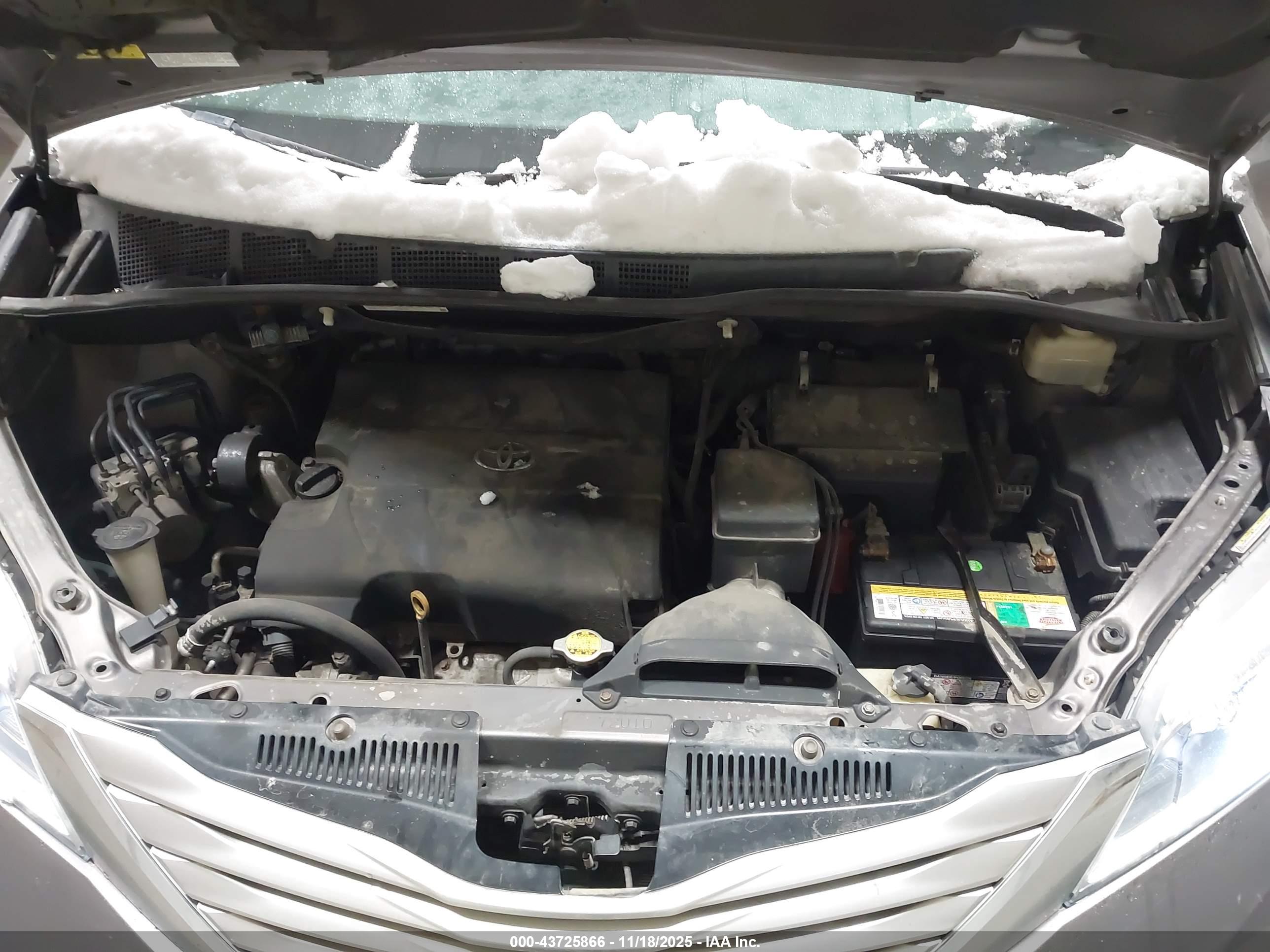TOYOTA SIENNA image 10