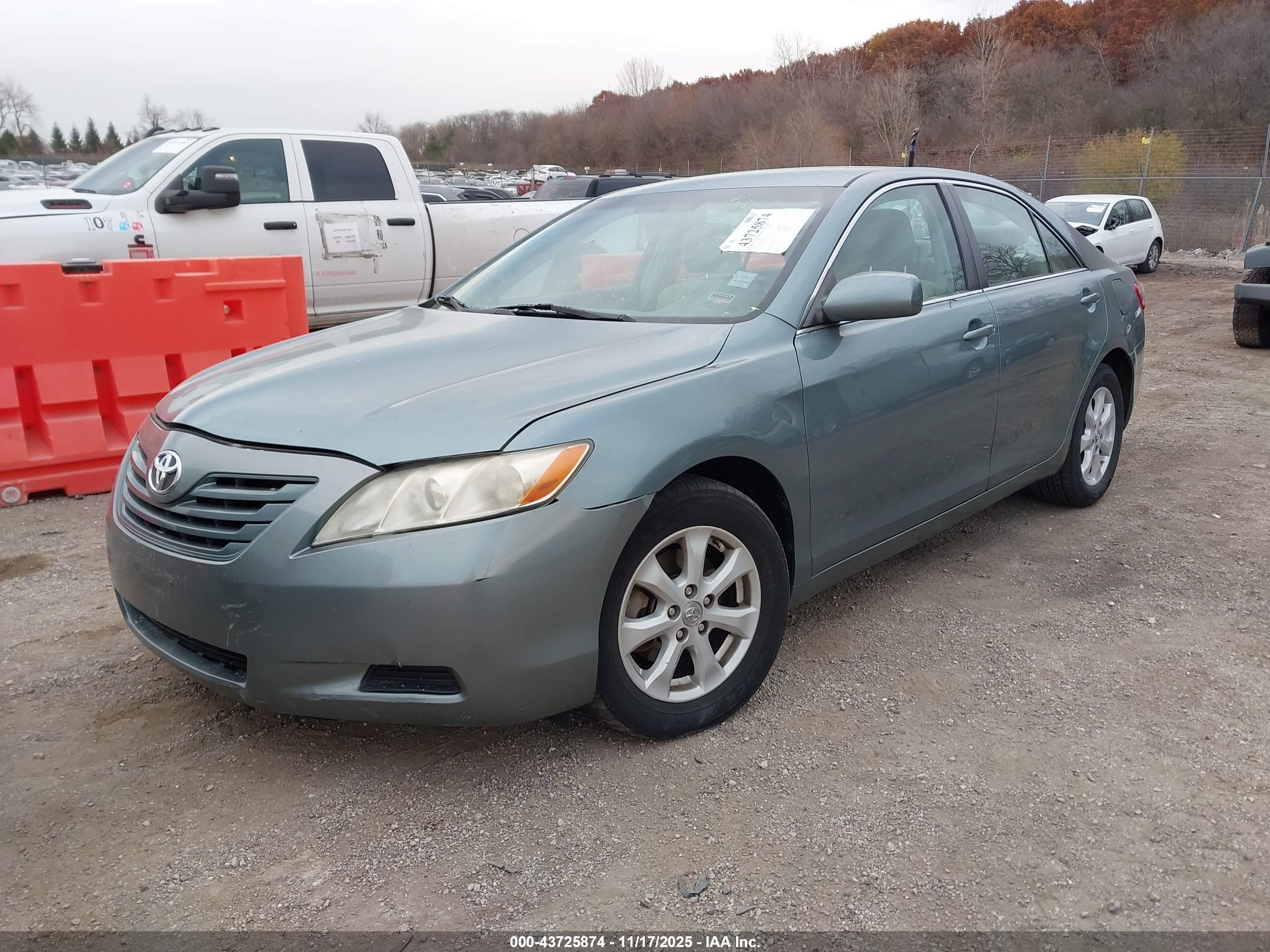TOYOTA CAMRY image 2