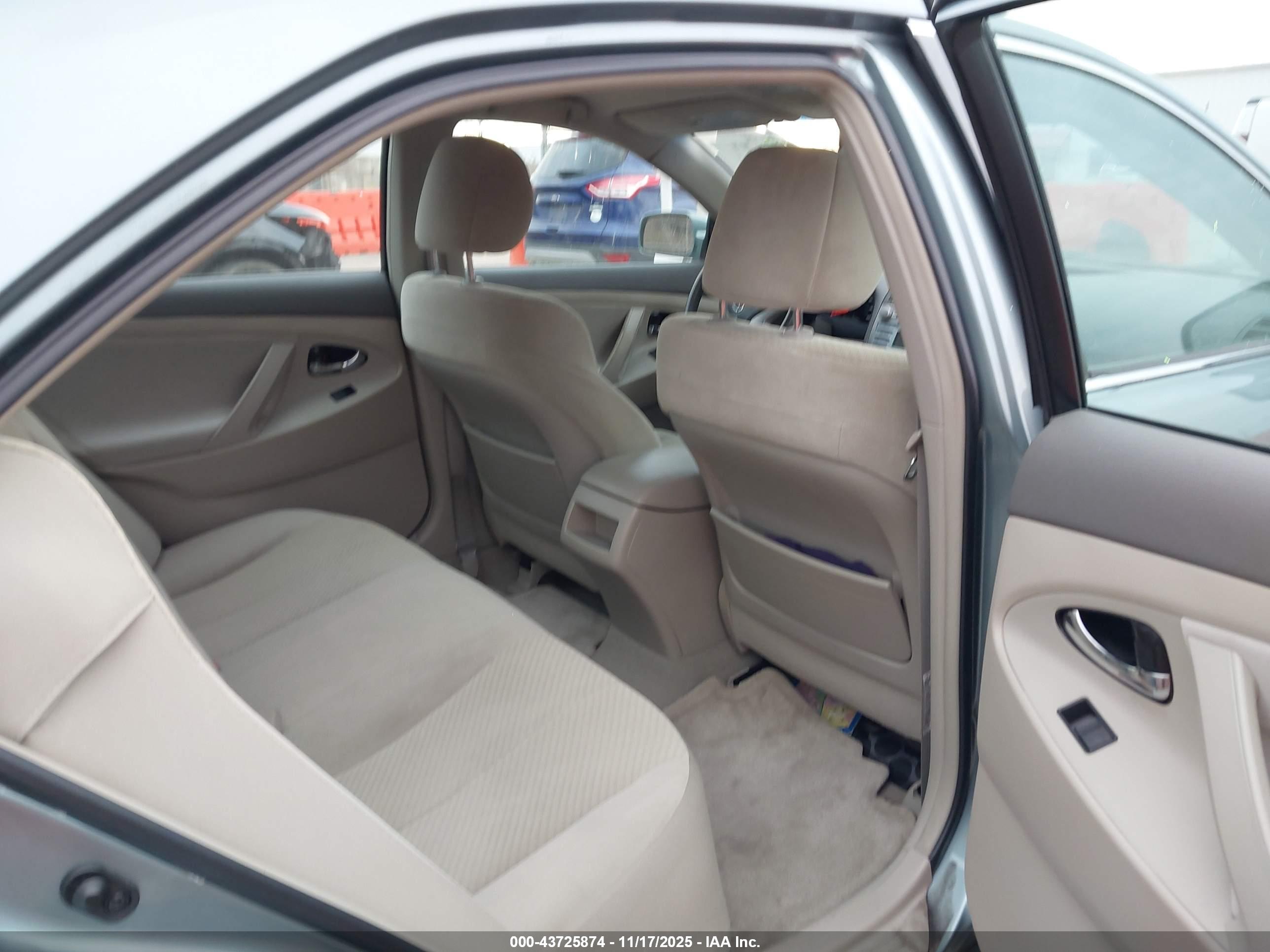 TOYOTA CAMRY image 8