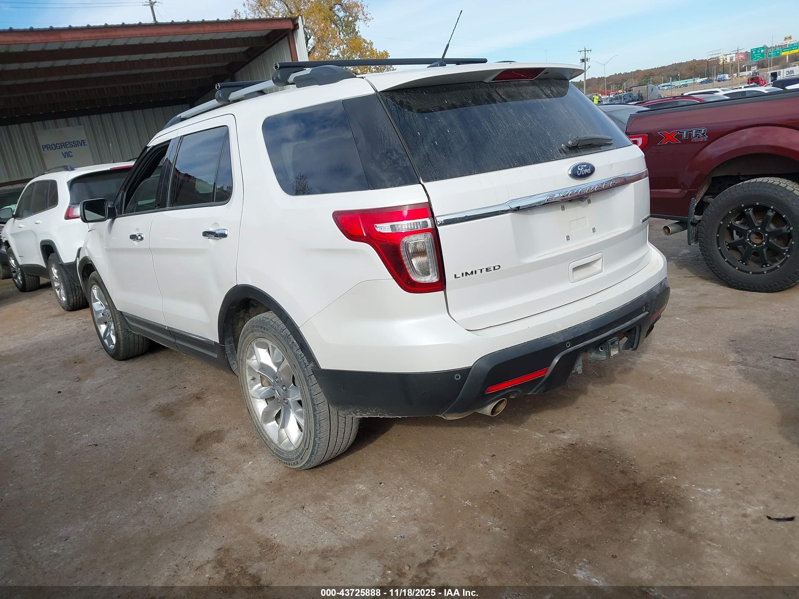 FORD EXPLORER image 3