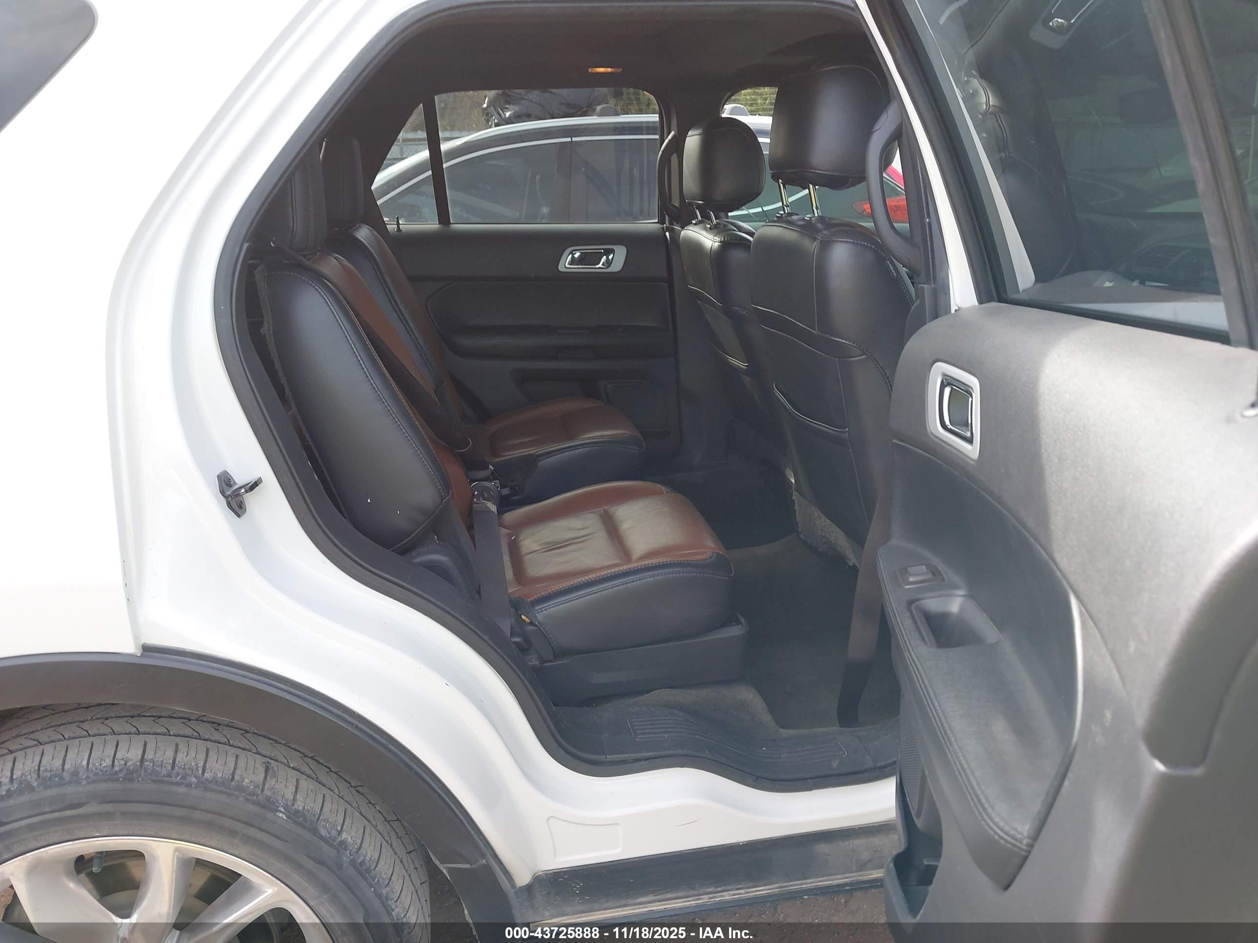 FORD EXPLORER image 8