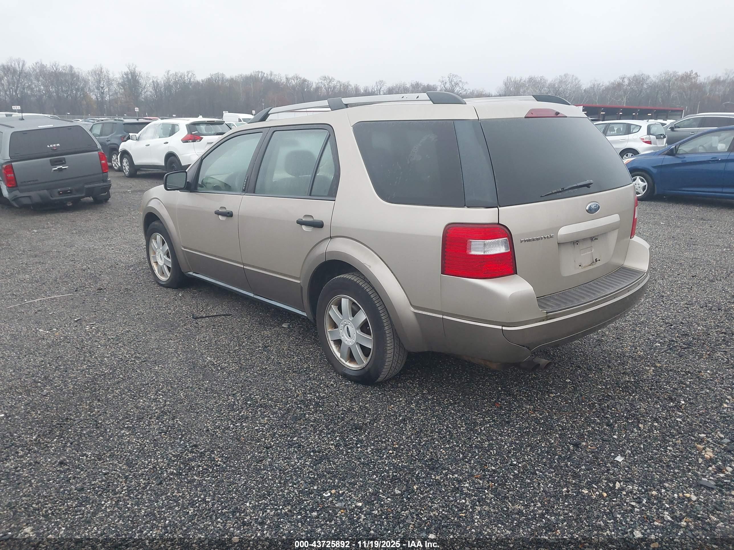FORD FREESTYLE image 3
