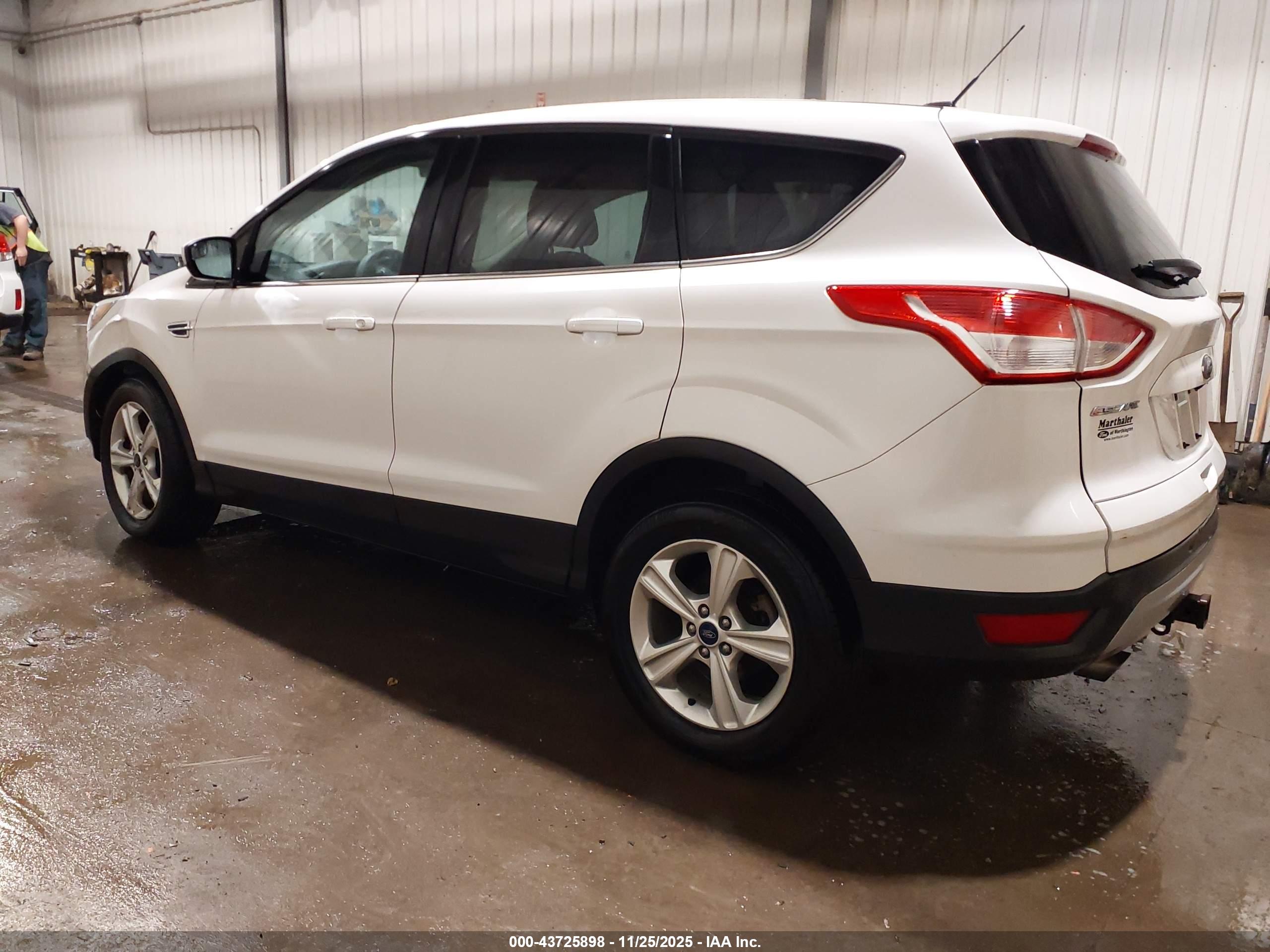 FORD ESCAPE image 3