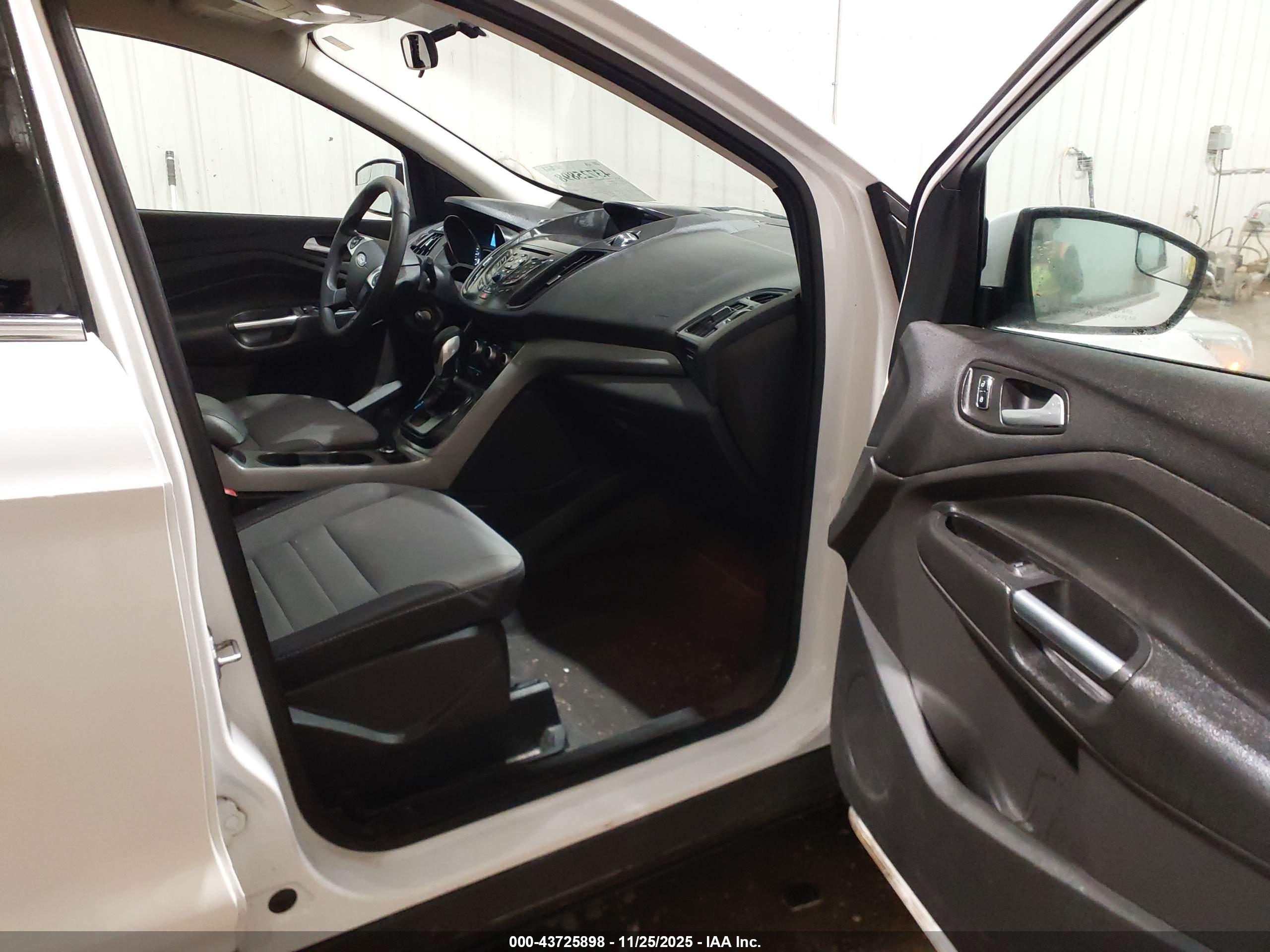 FORD ESCAPE image 5