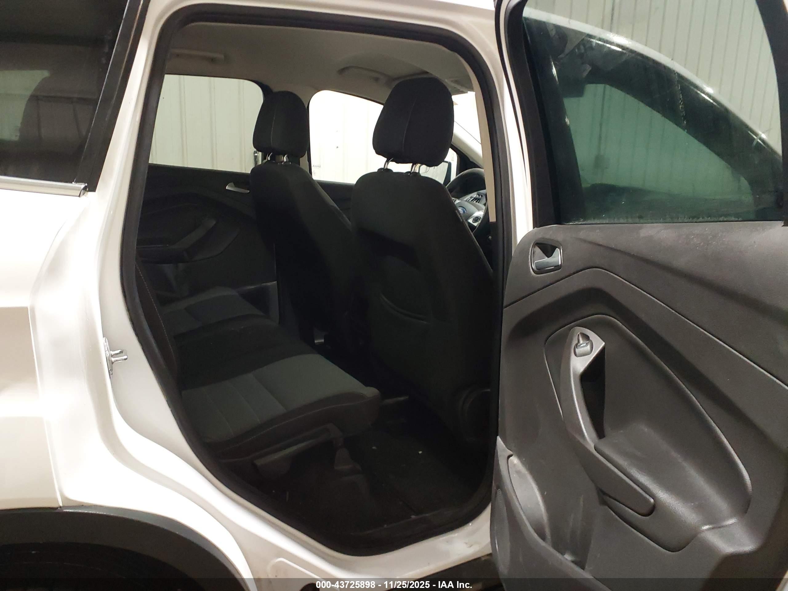FORD ESCAPE image 8
