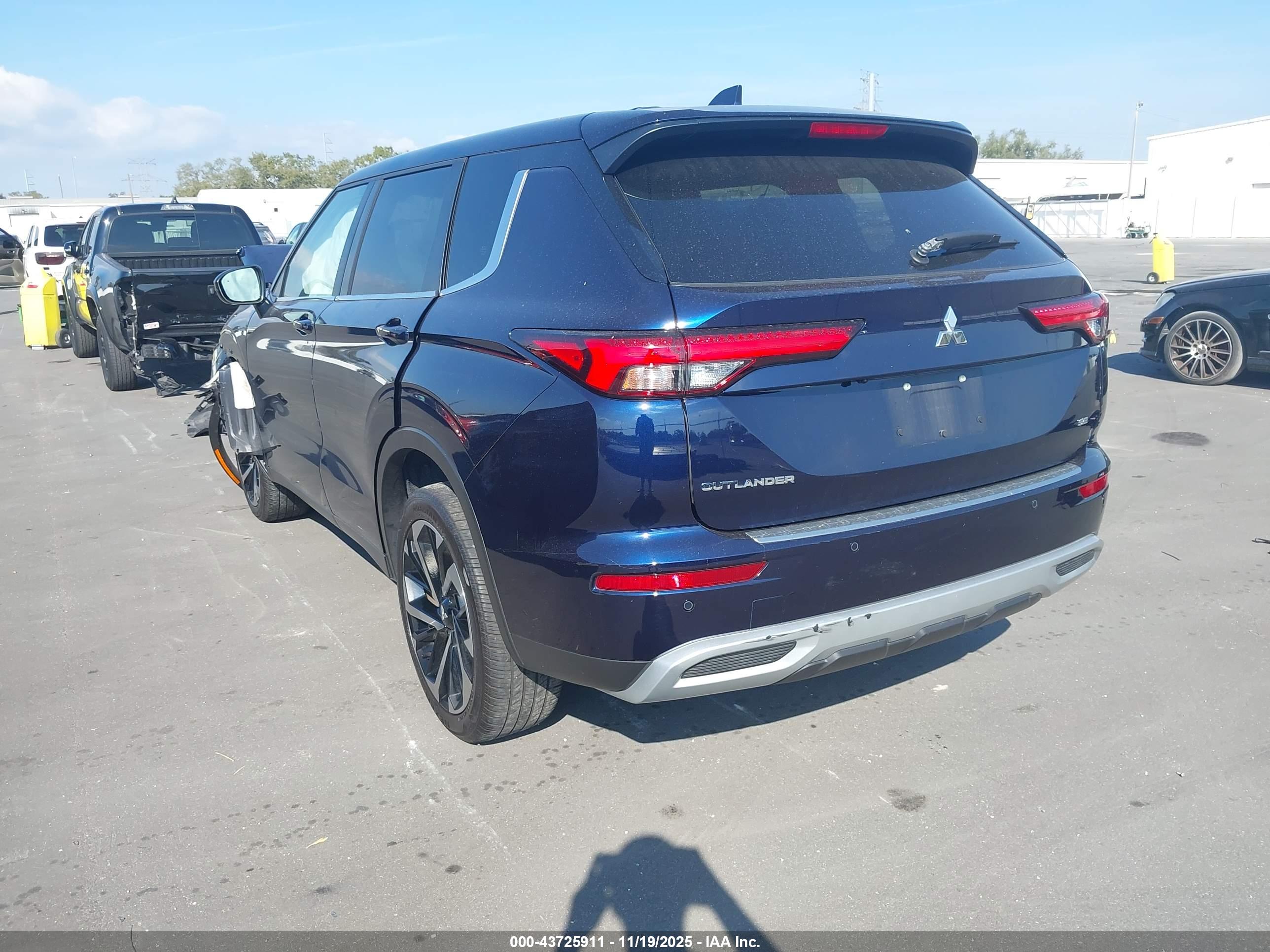 MITSUBISHI OUTLANDER image 3