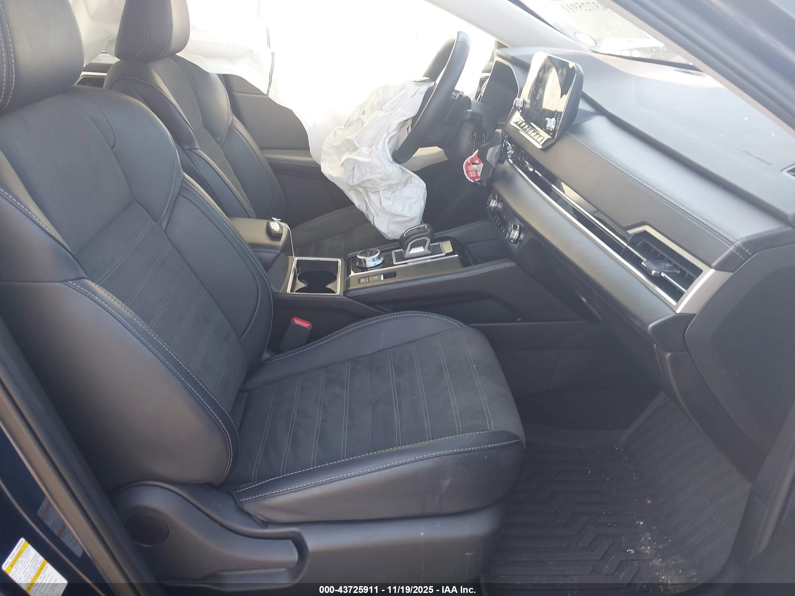 MITSUBISHI OUTLANDER image 5