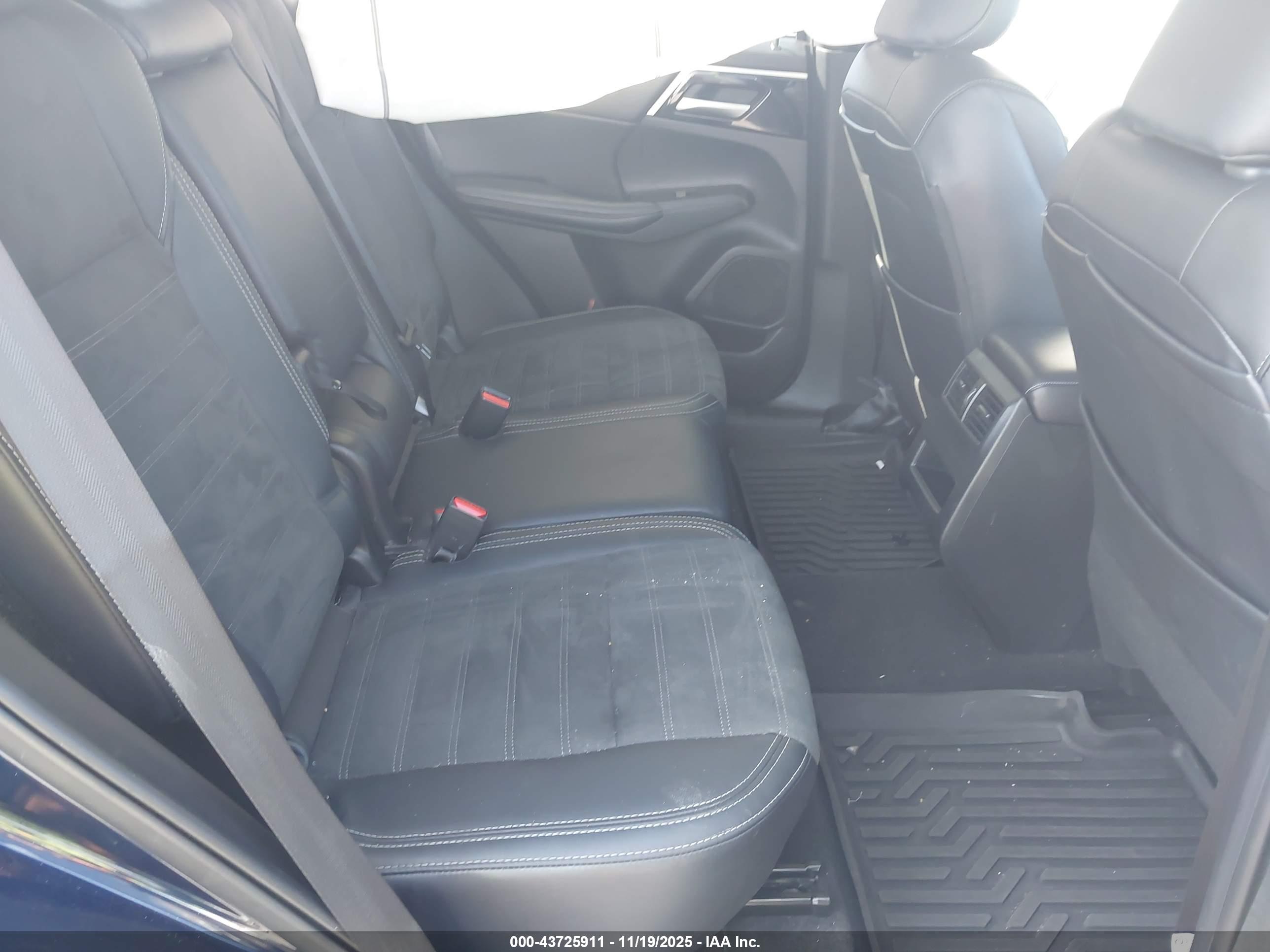 MITSUBISHI OUTLANDER image 8