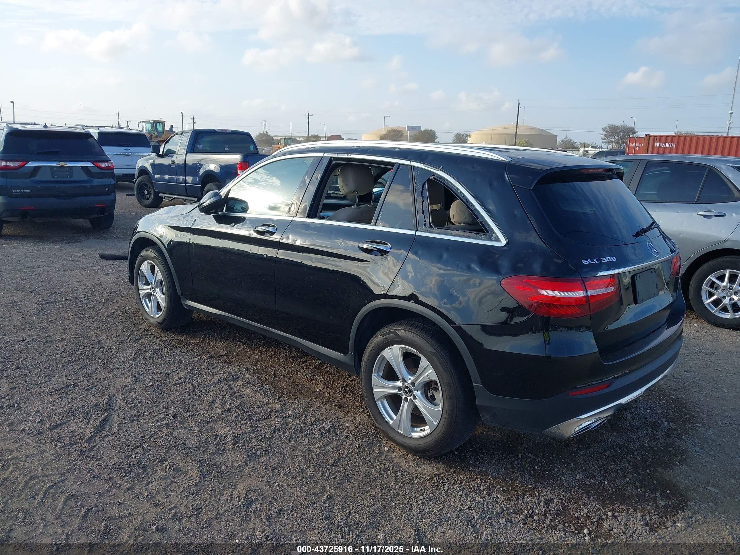 MERCEDES-BENZ GLC image 3