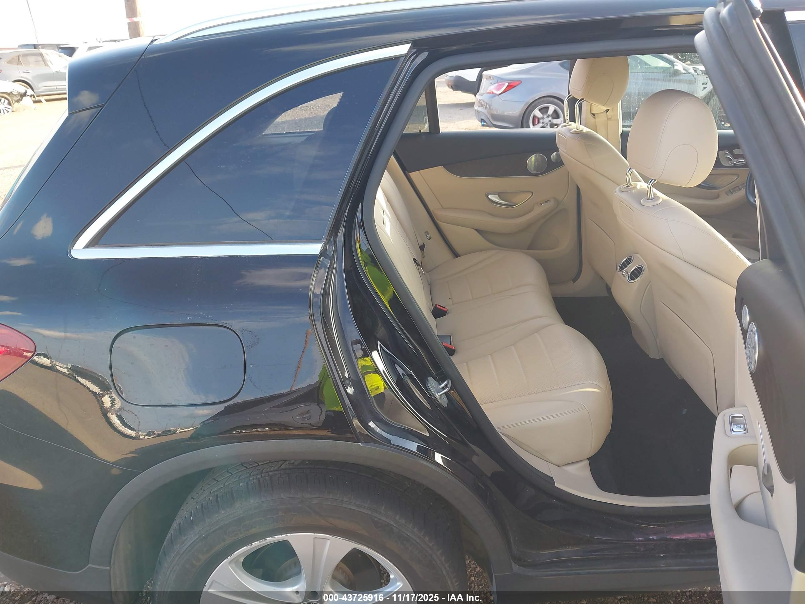 MERCEDES-BENZ GLC image 8