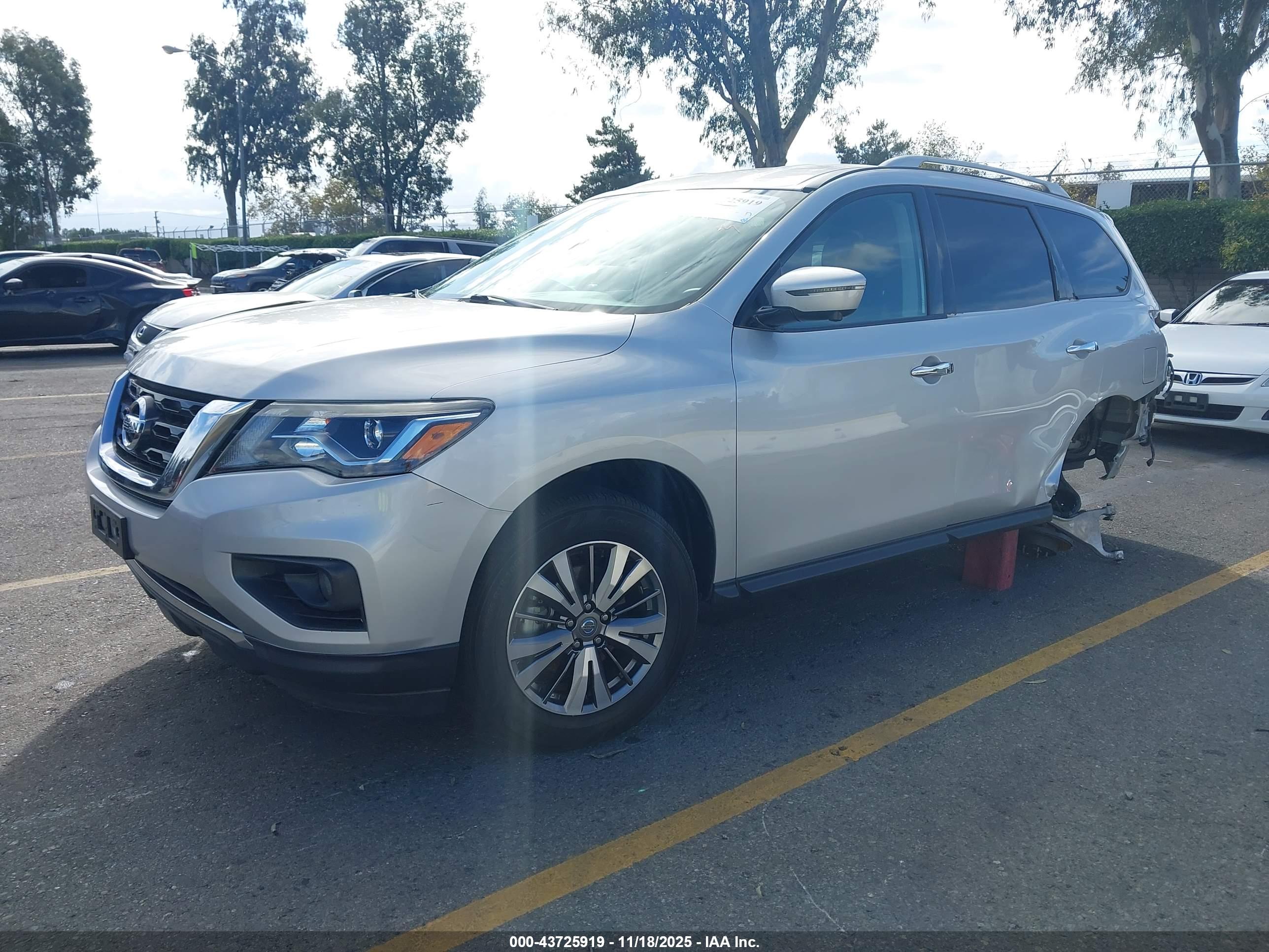 NISSAN PATHFINDER image 2