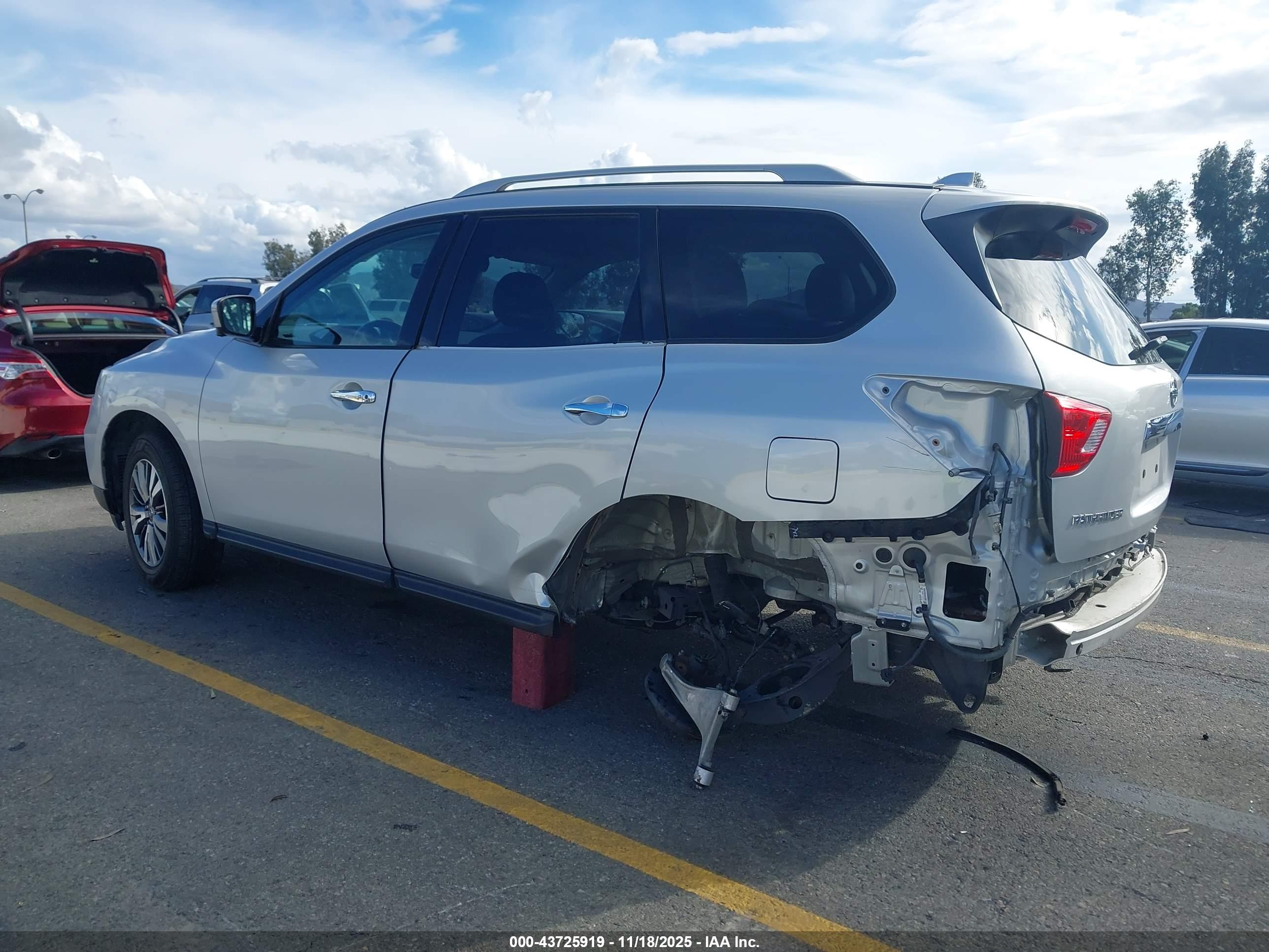 NISSAN PATHFINDER image 3