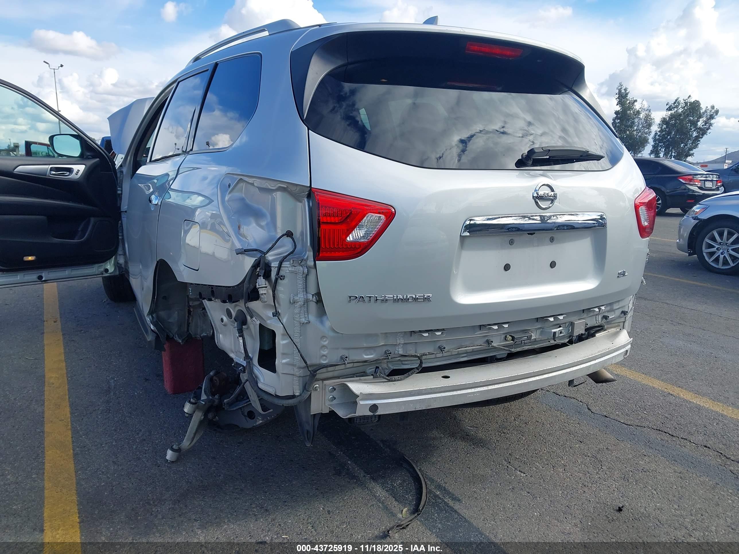 NISSAN PATHFINDER image 6