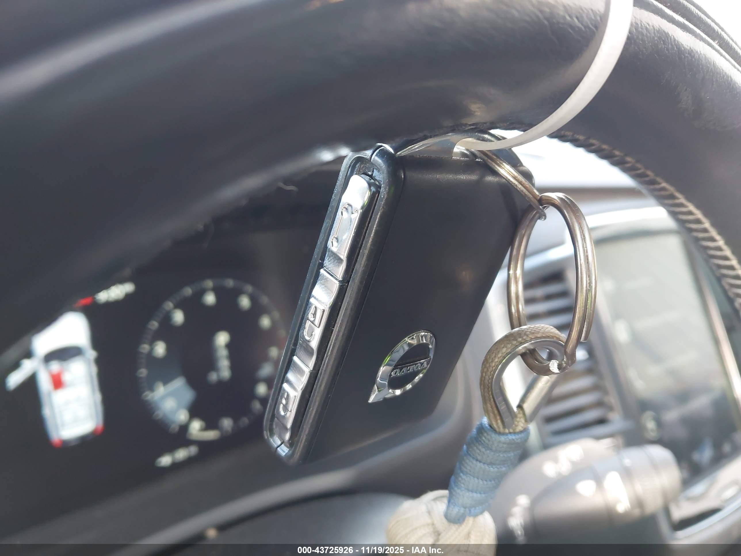 VOLVO XC90 image 11