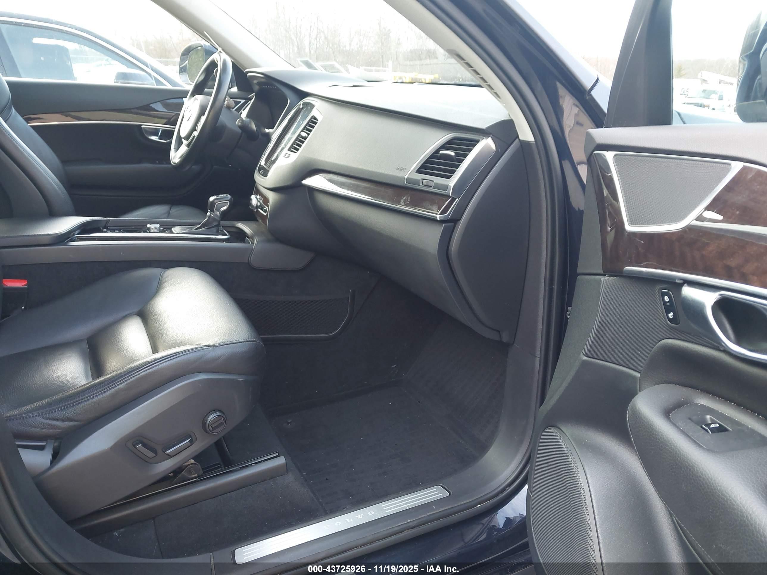 VOLVO XC90 image 5