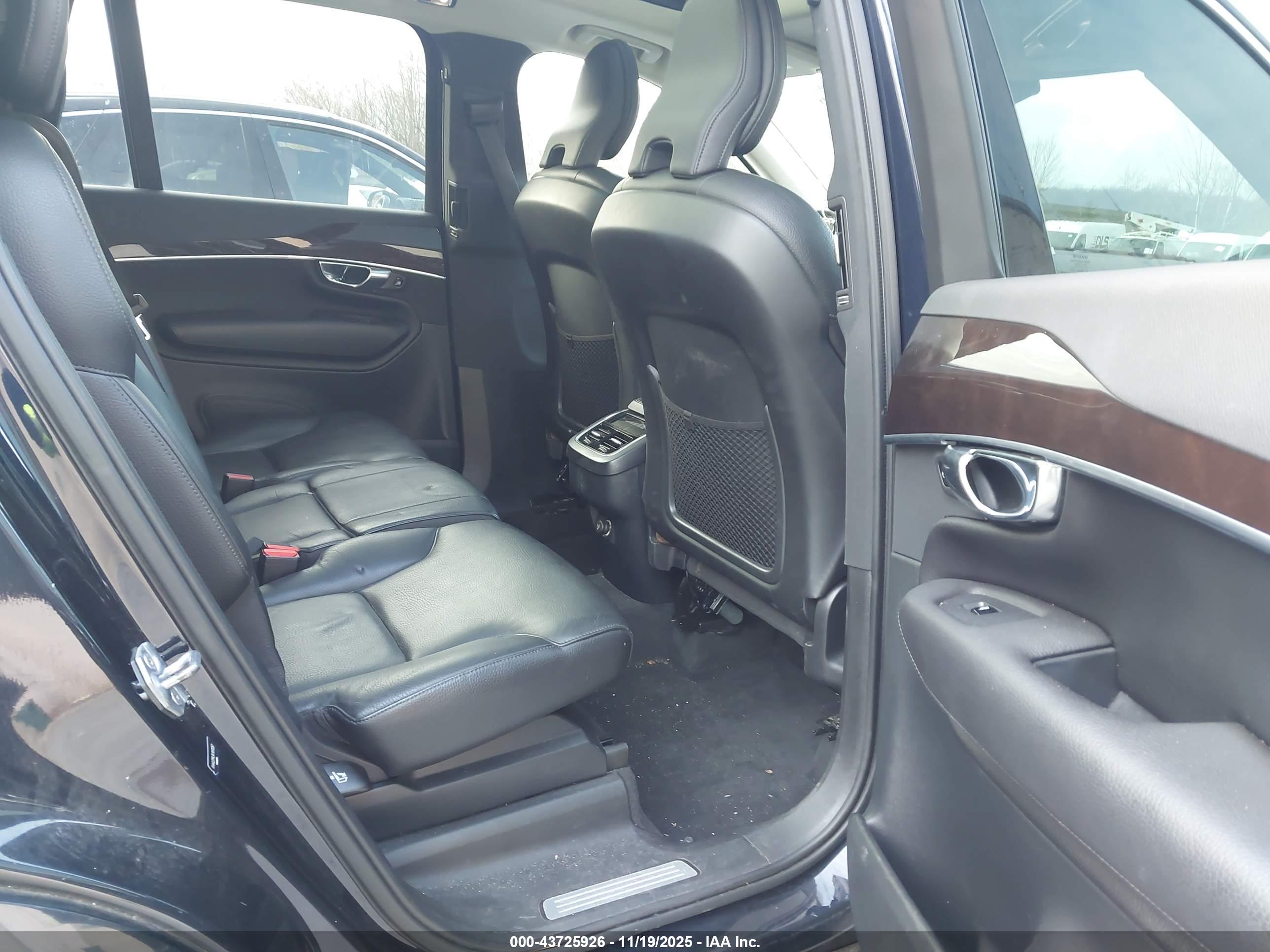 VOLVO XC90 image 8