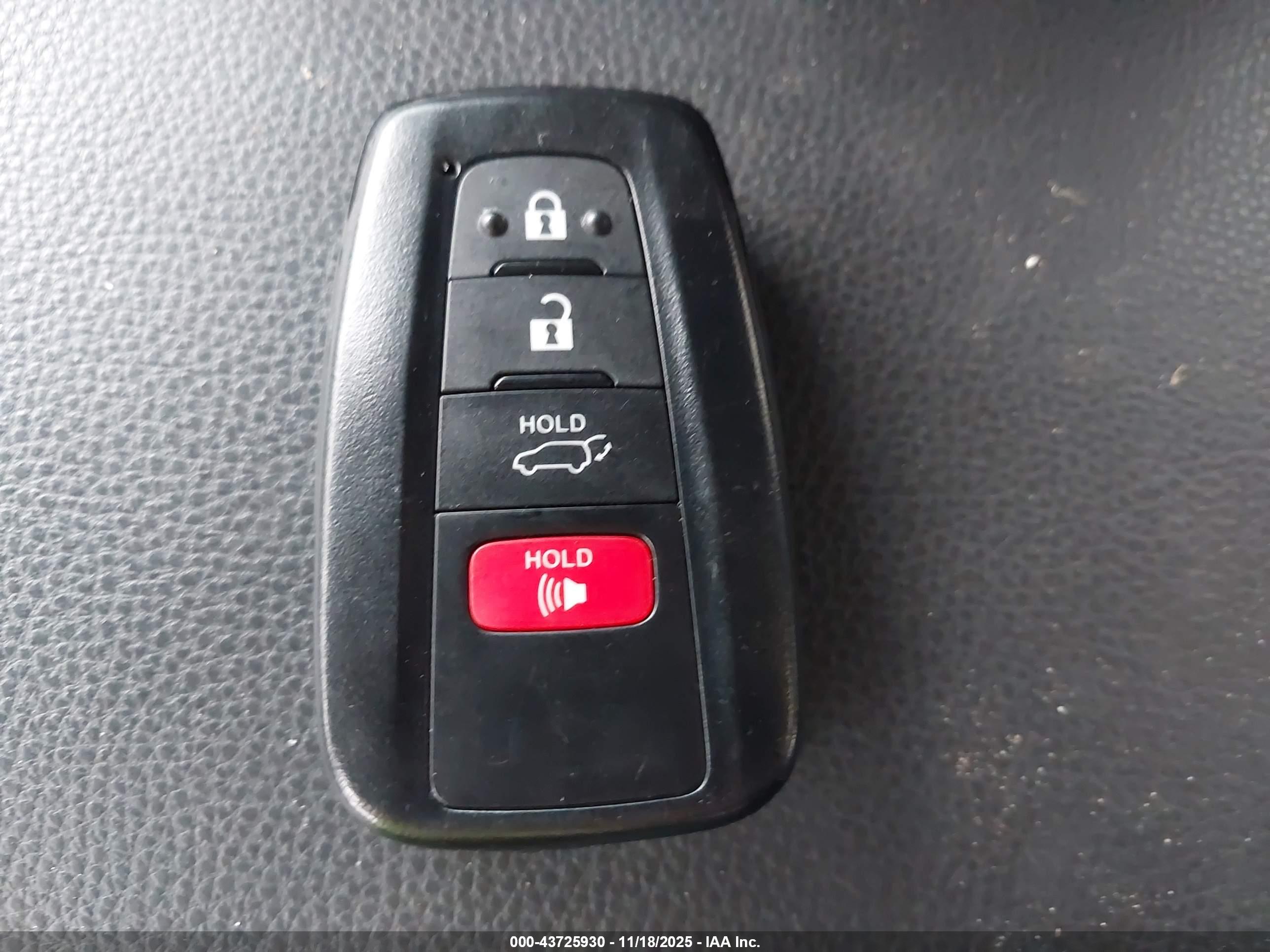 TOYOTA RAV4 image 11