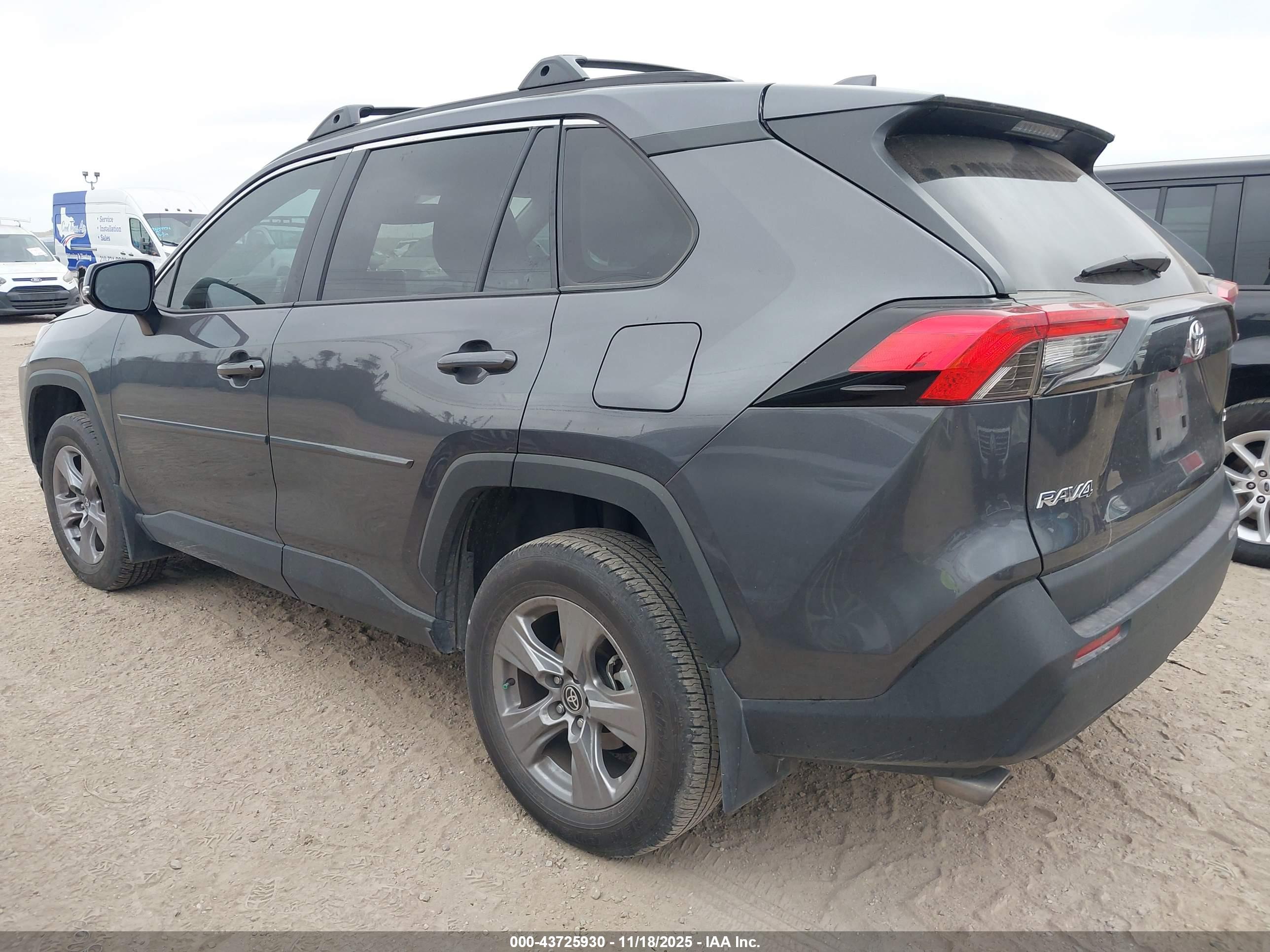 TOYOTA RAV4 image 3