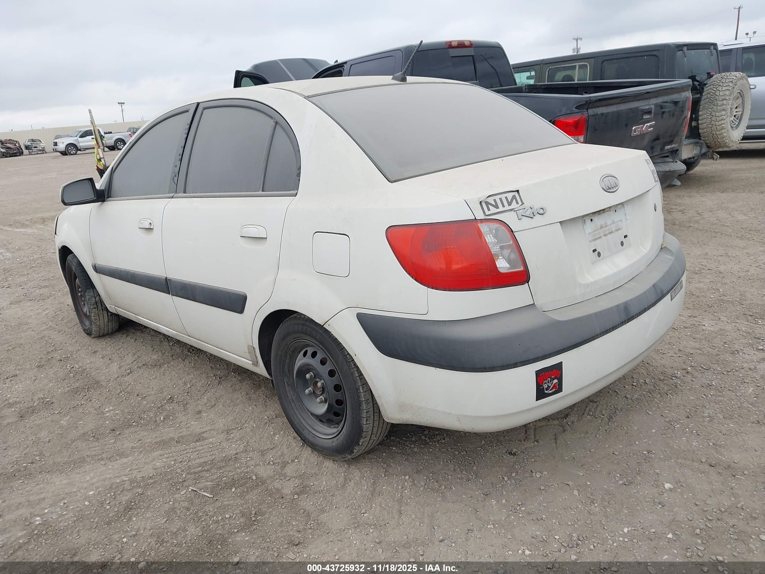 KIA RIO image 3