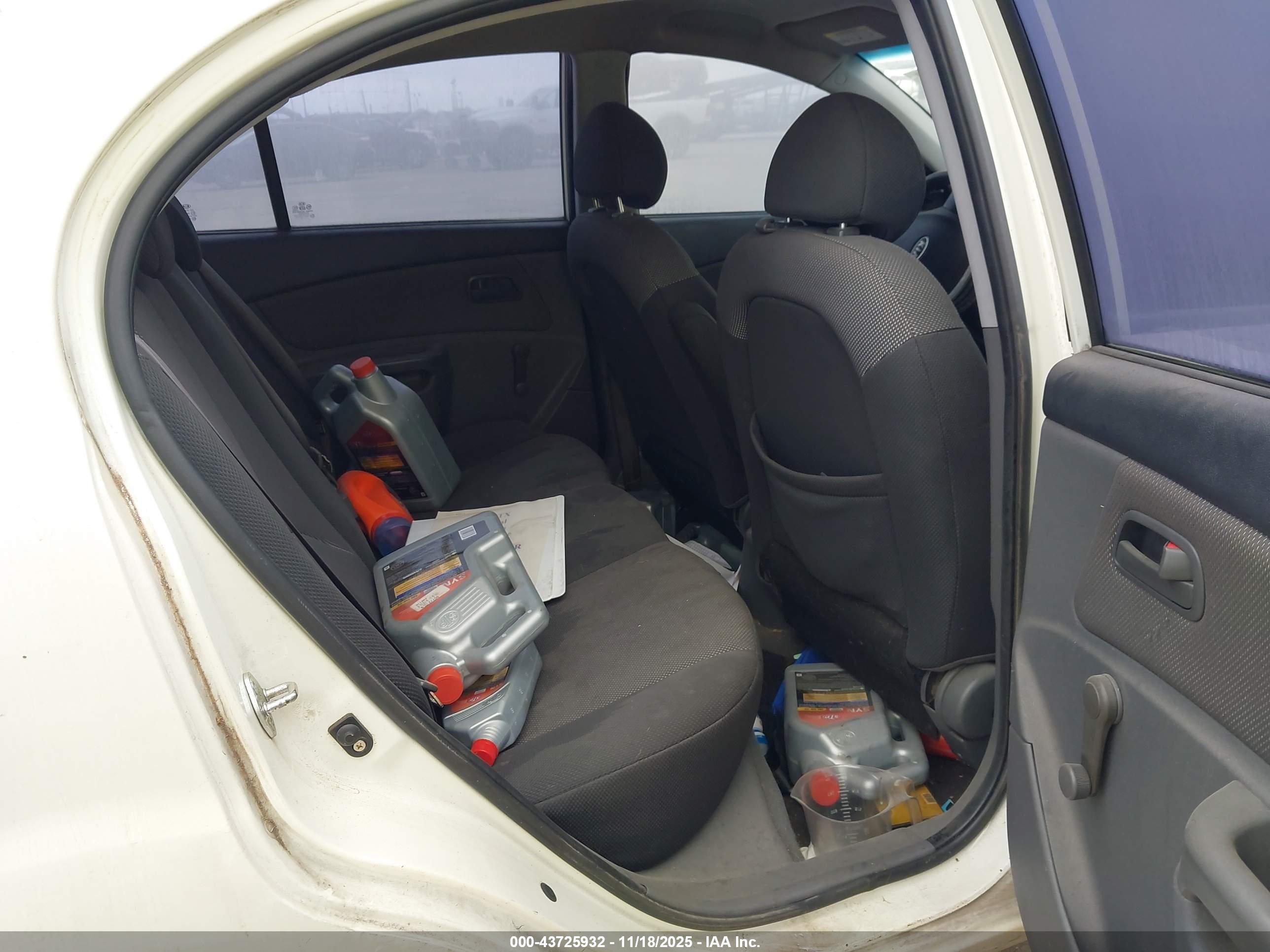KIA RIO image 8