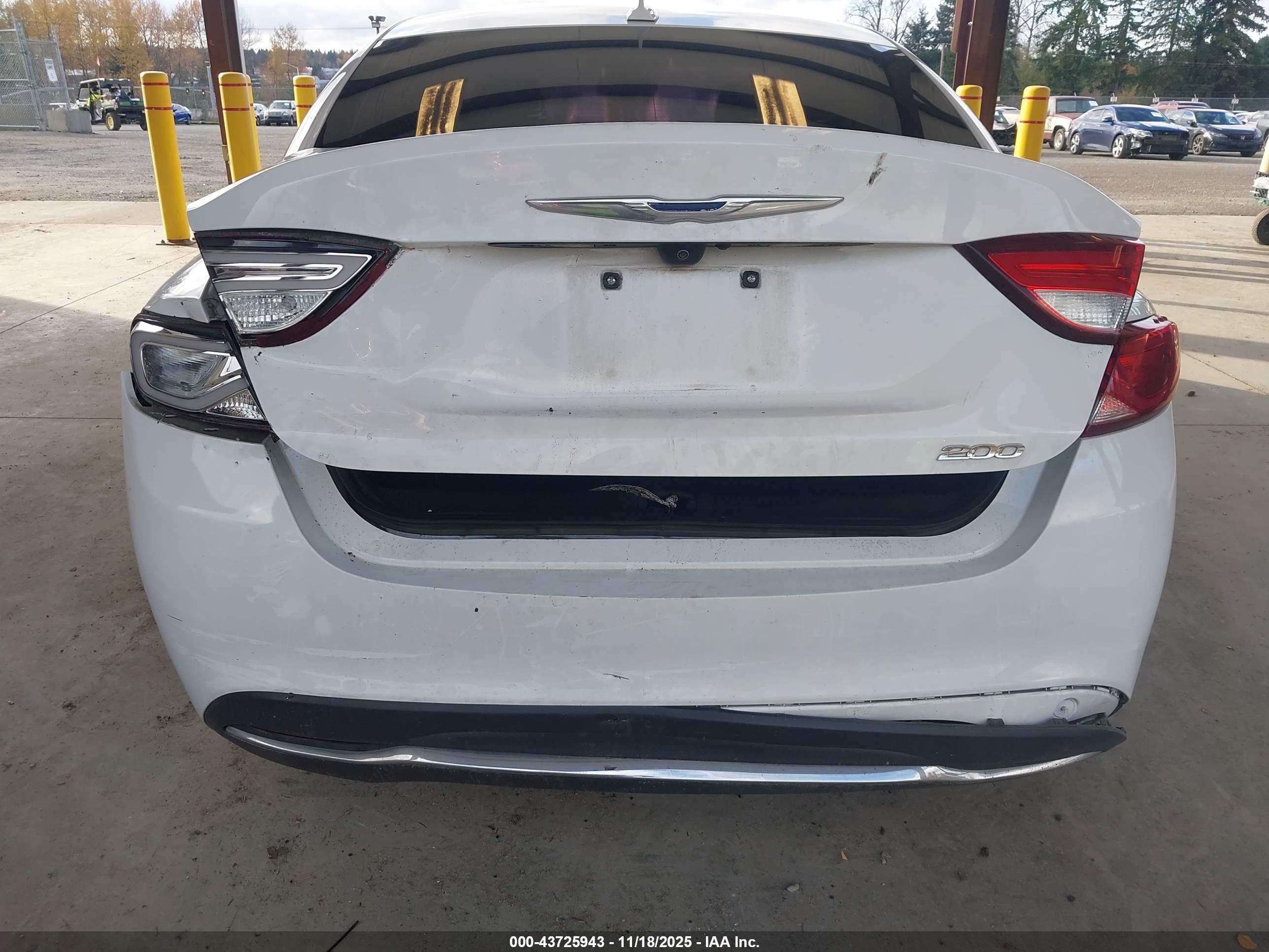 CHRYSLER 200 image 6