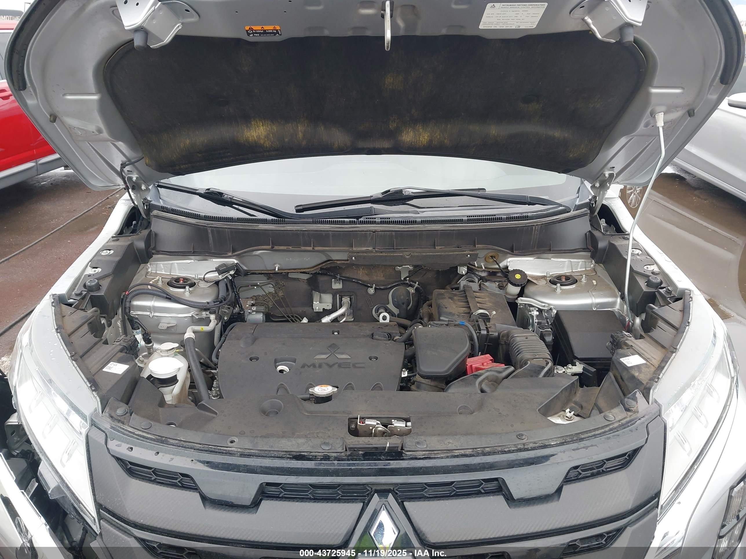 MITSUBISHI OUTLANDER image 10