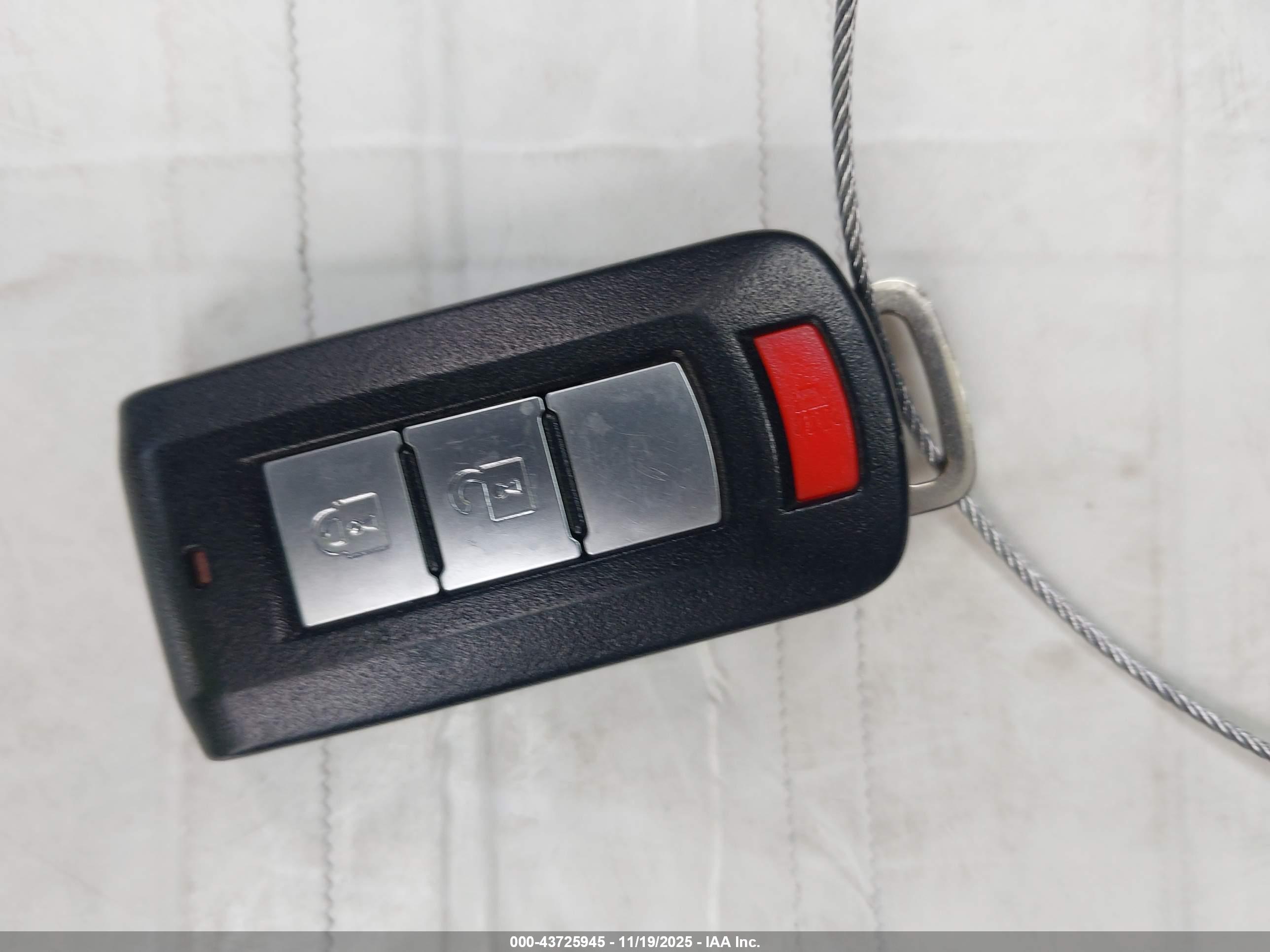 MITSUBISHI OUTLANDER image 11
