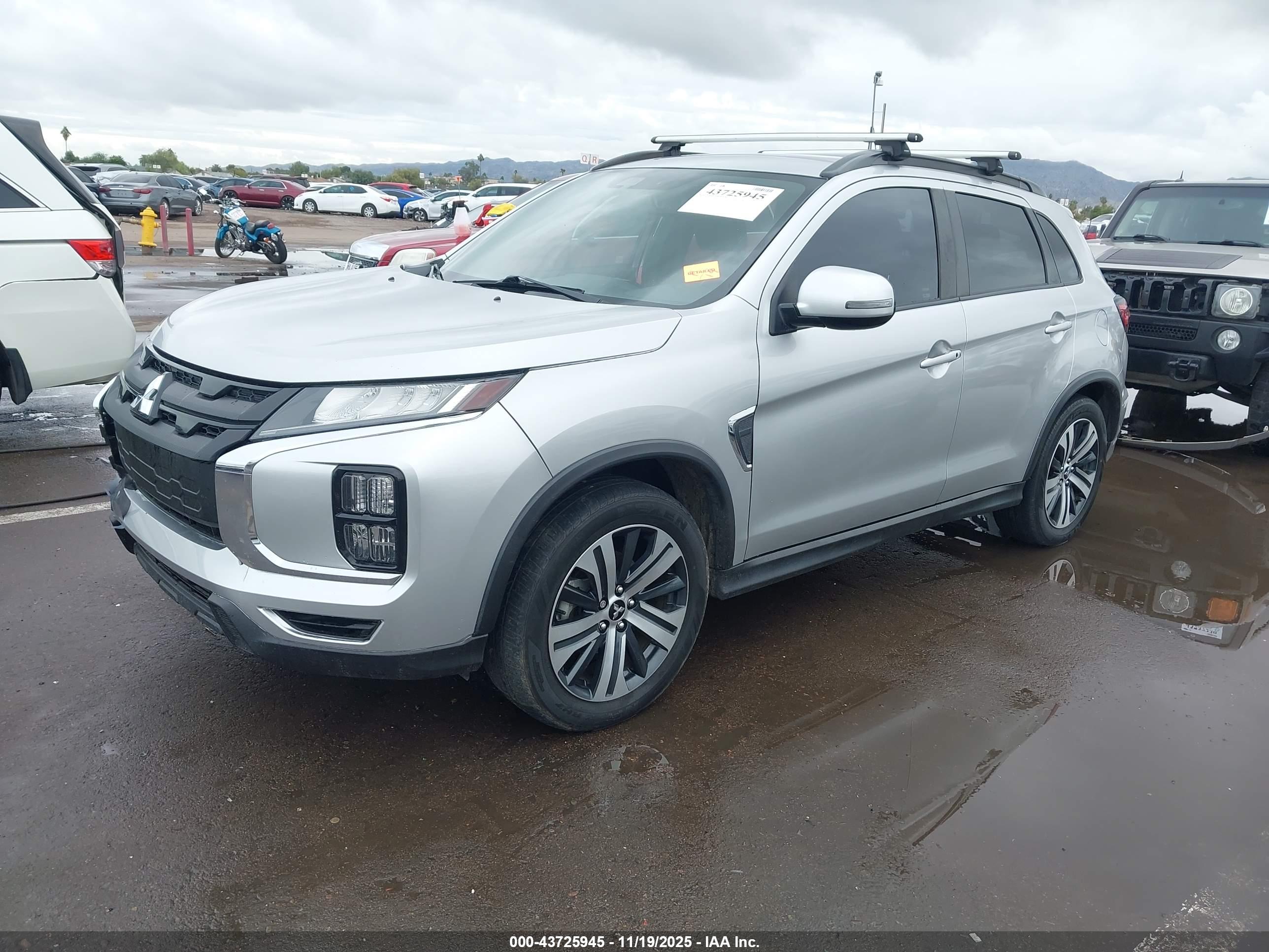 MITSUBISHI OUTLANDER image 2