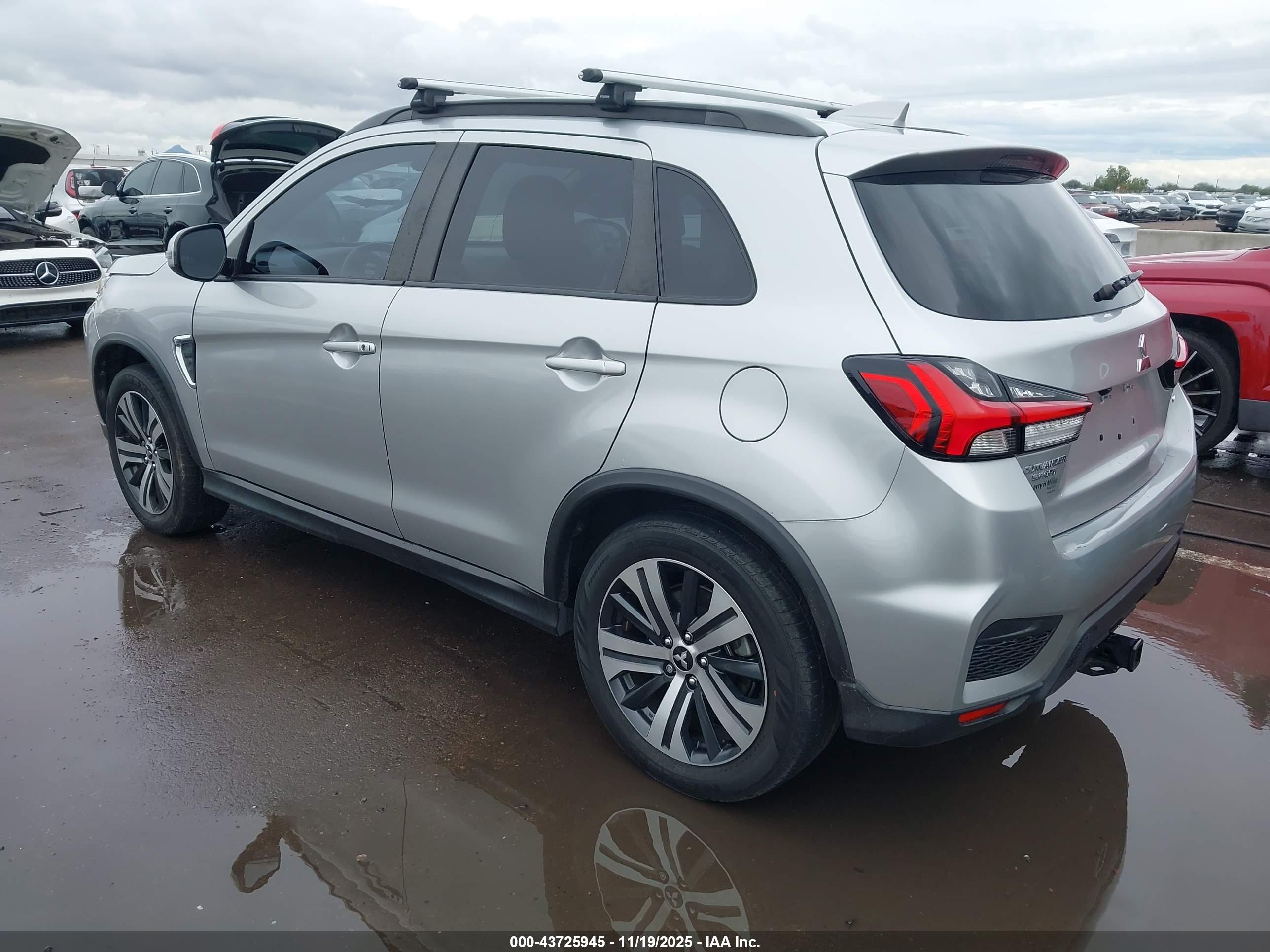 MITSUBISHI OUTLANDER image 3