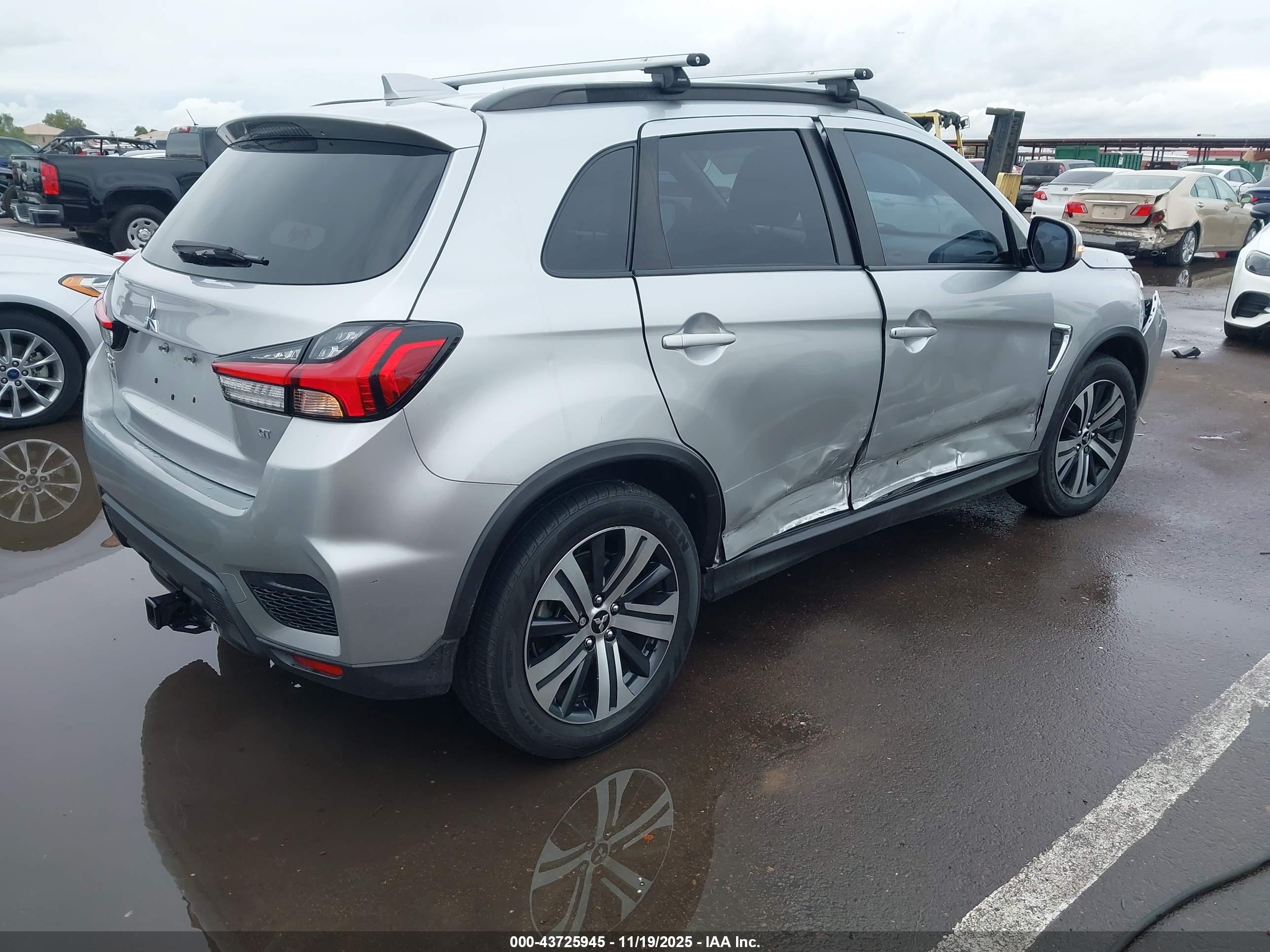 MITSUBISHI OUTLANDER image 4