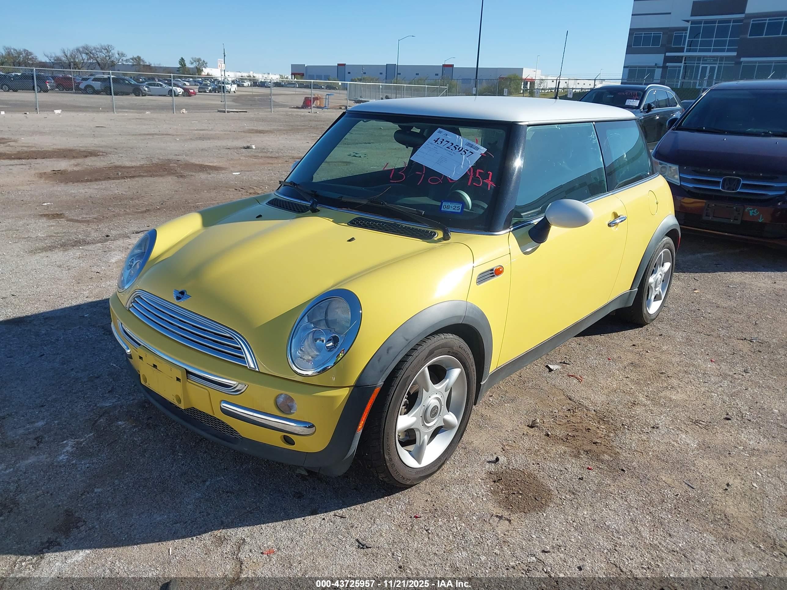 MINI COOPER image 2