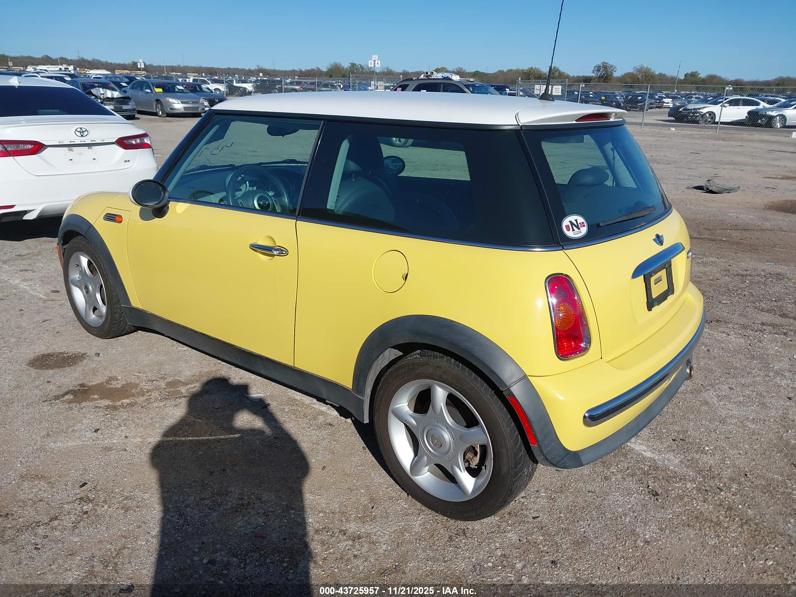 MINI COOPER image 3