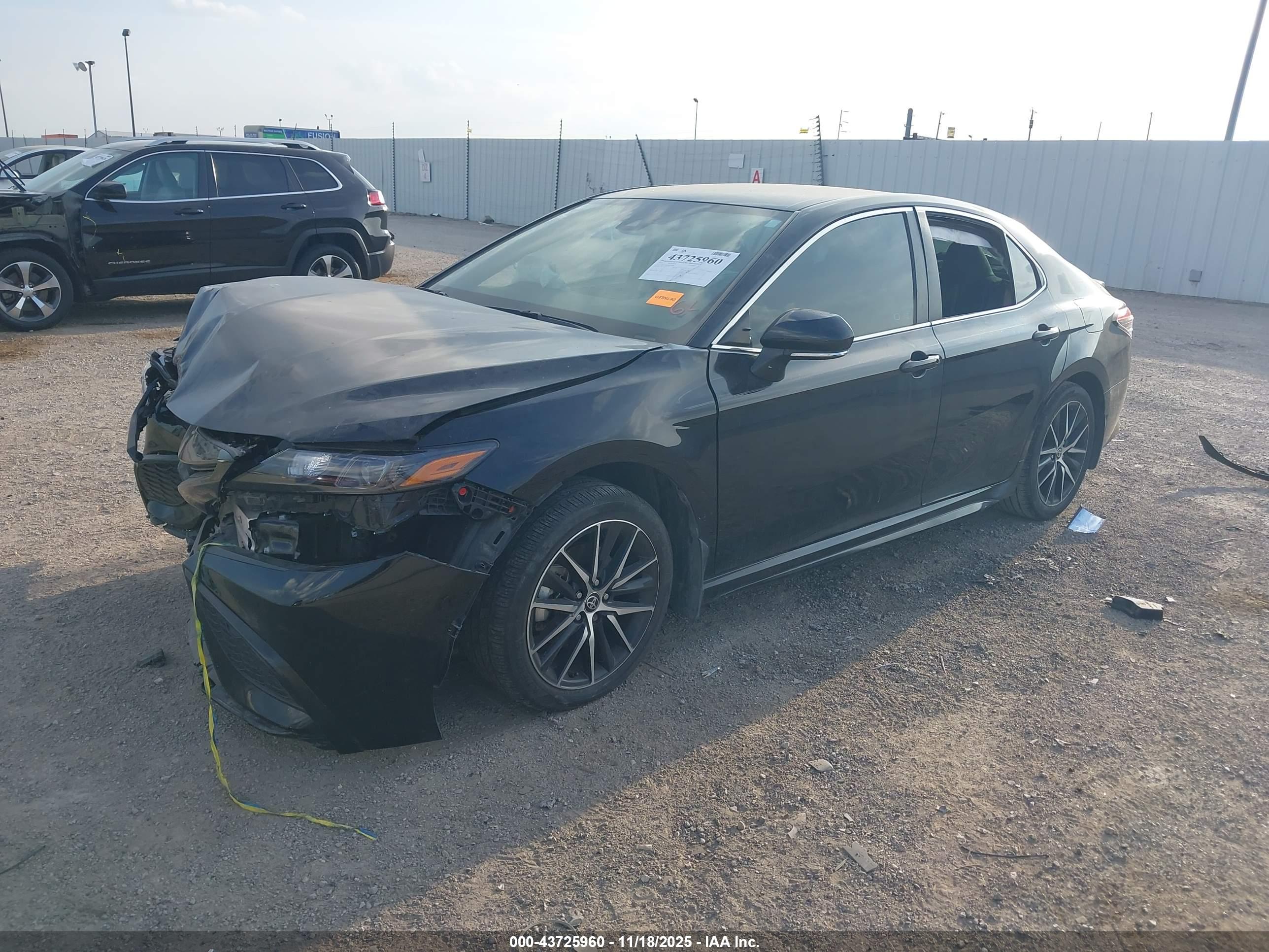 TOYOTA CAMRY image 2
