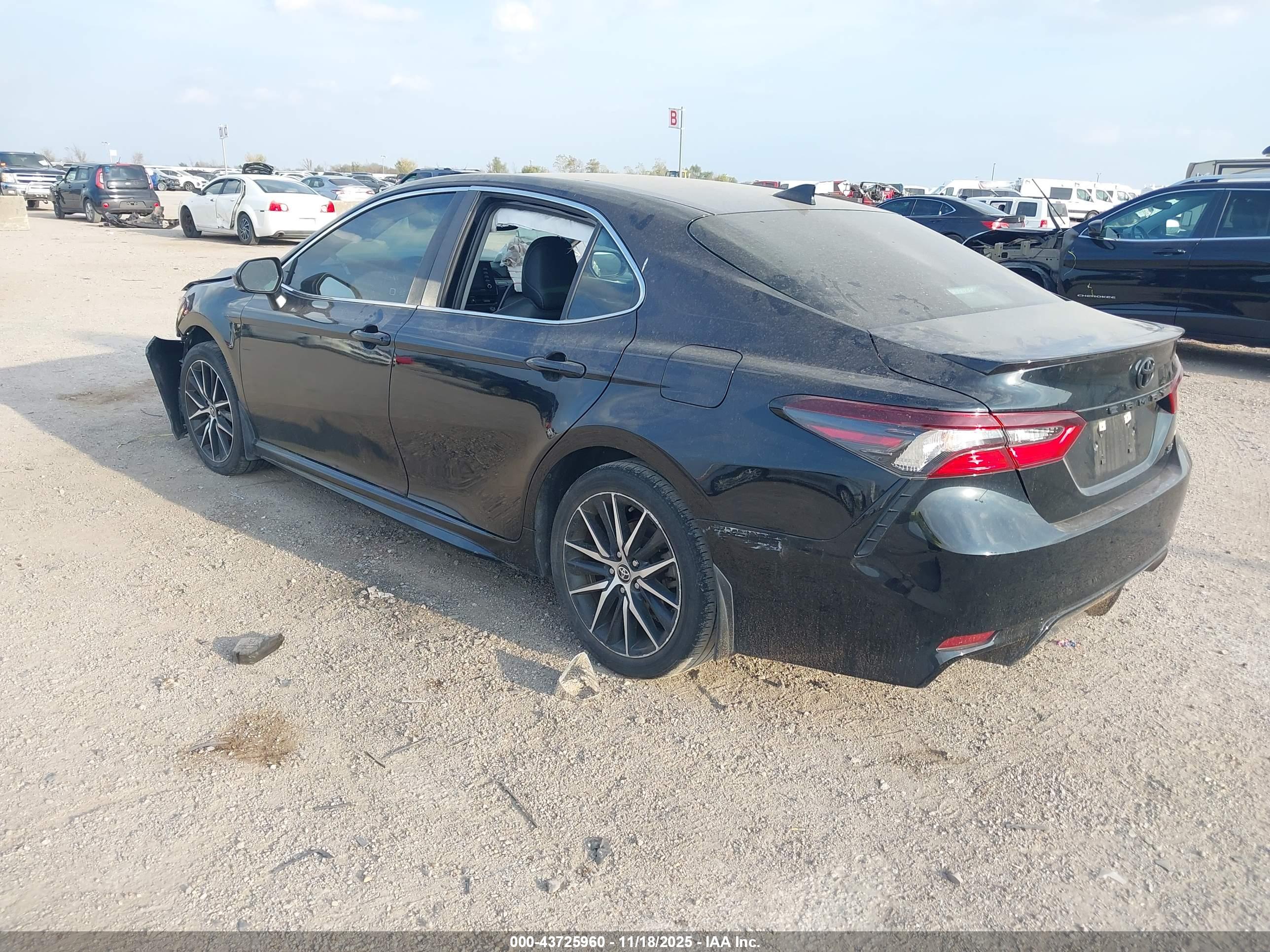 TOYOTA CAMRY image 3