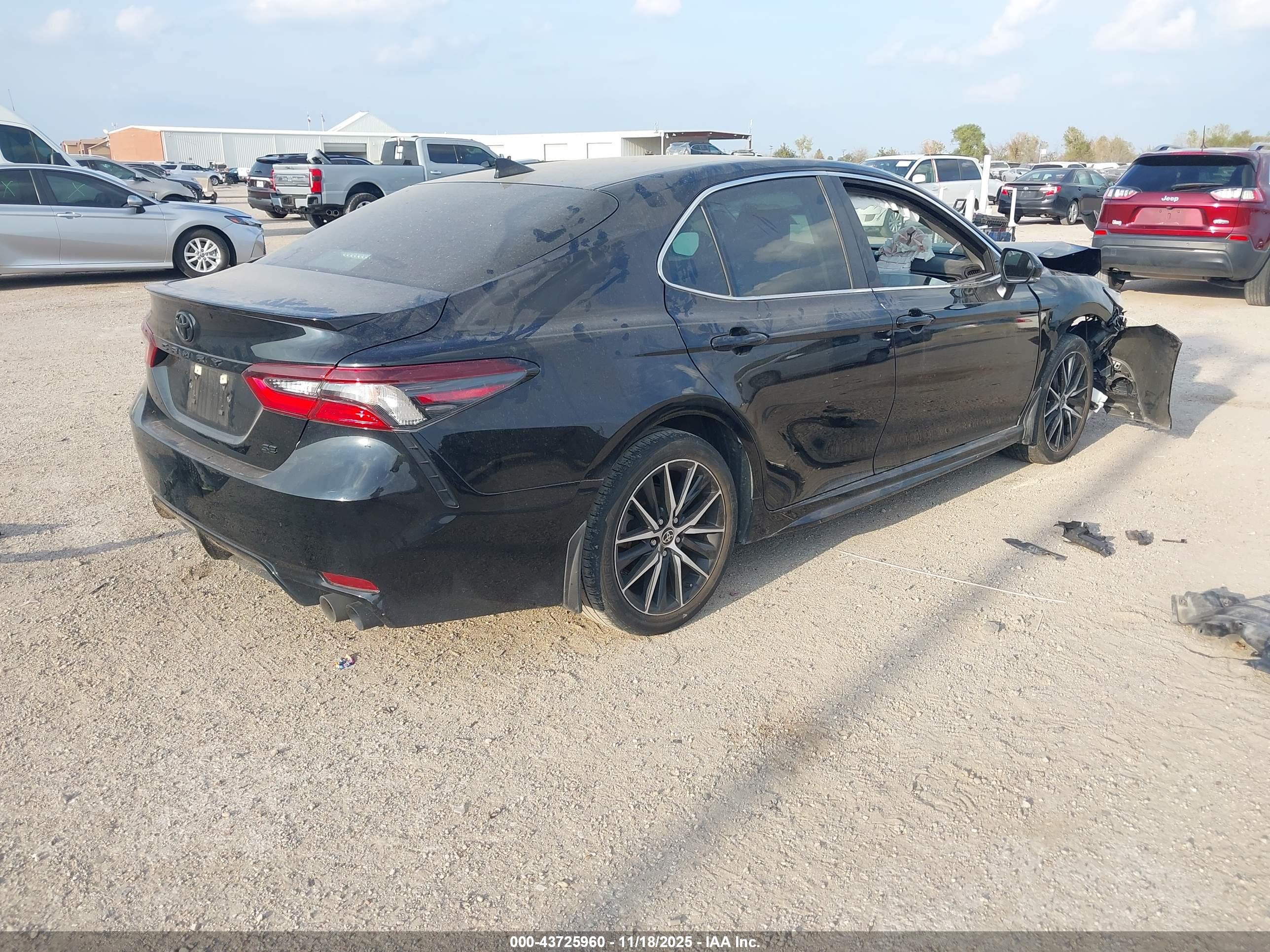 TOYOTA CAMRY image 4