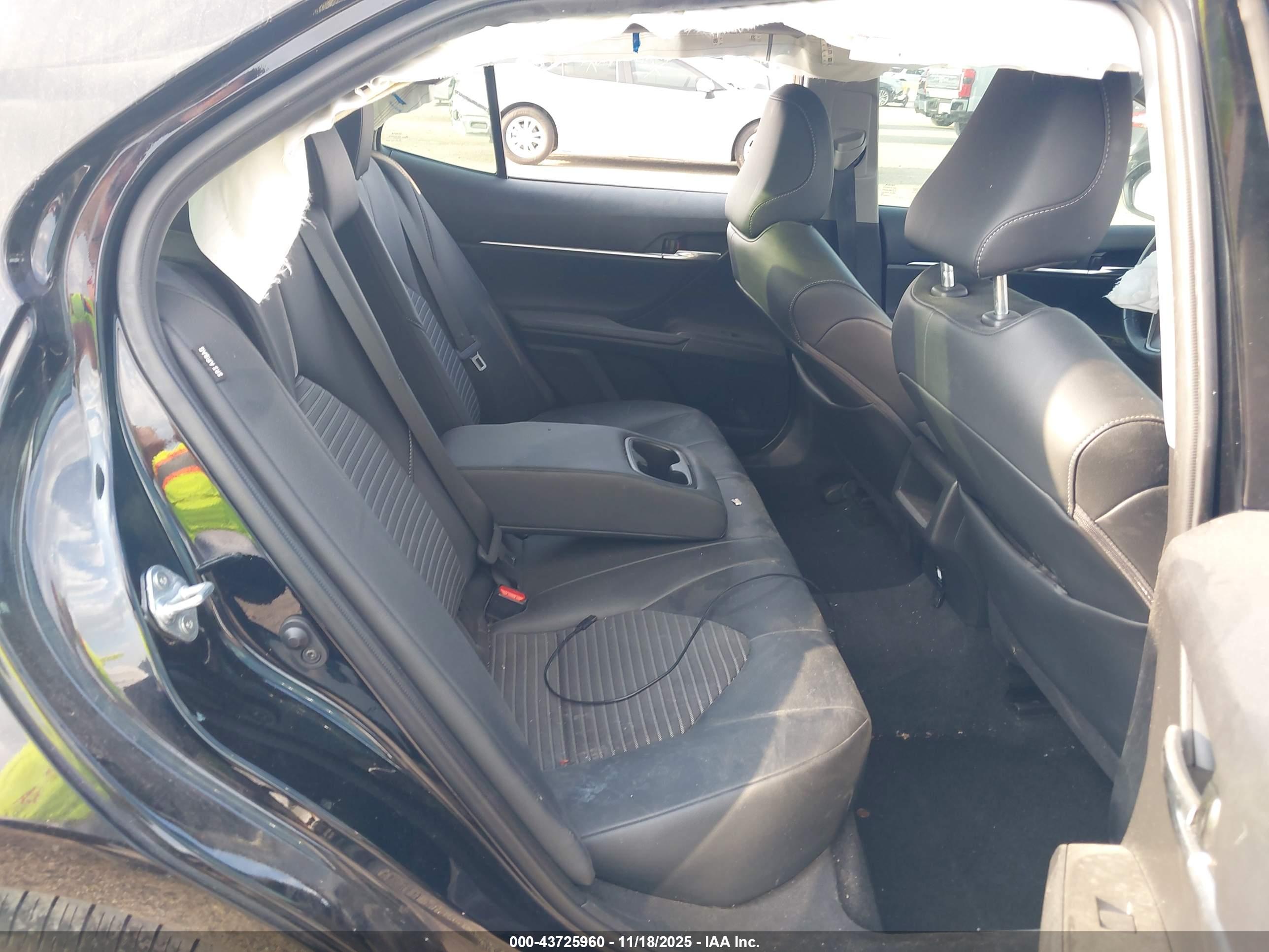 TOYOTA CAMRY image 8