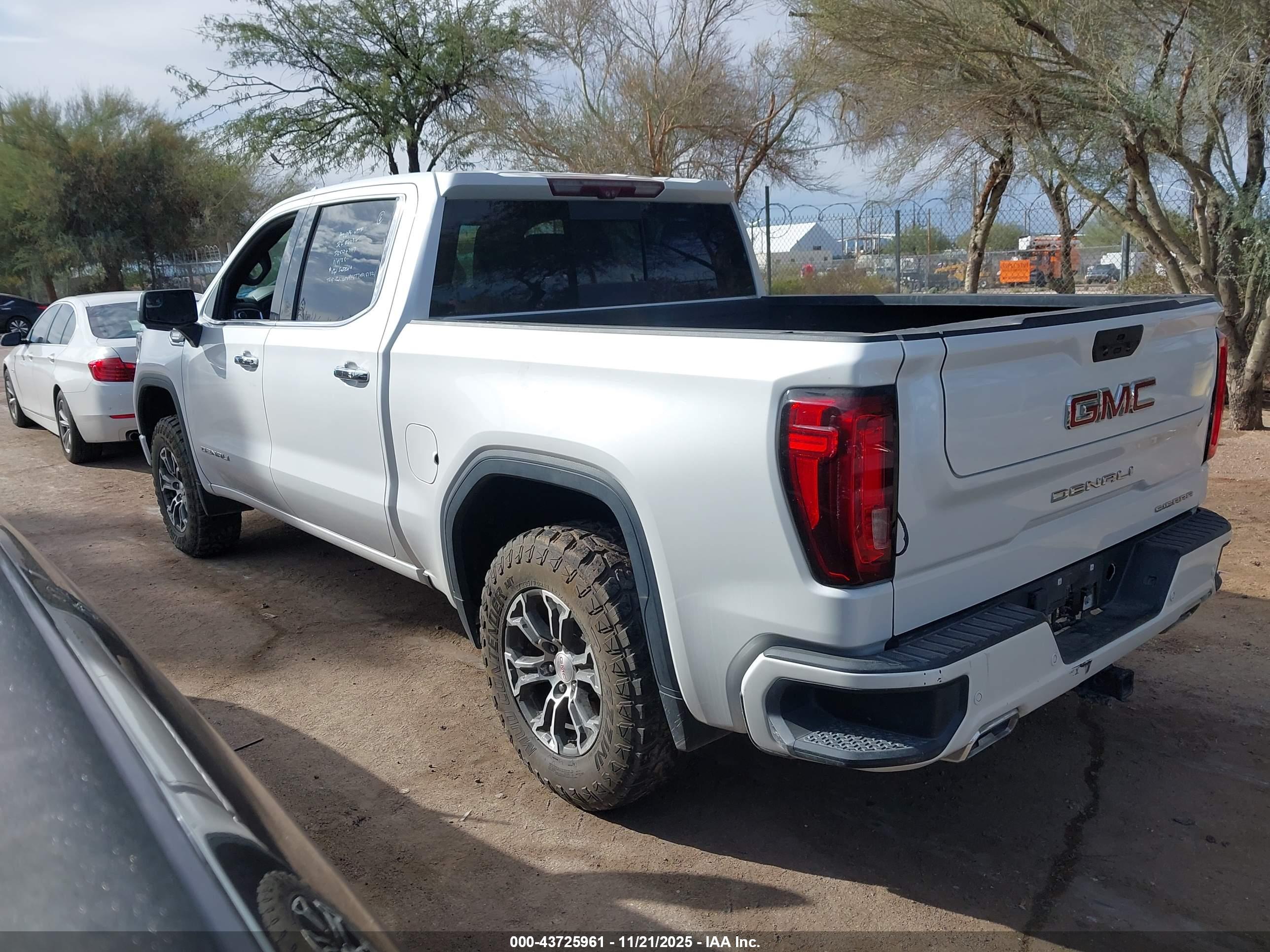 GMC SIERRA image 3