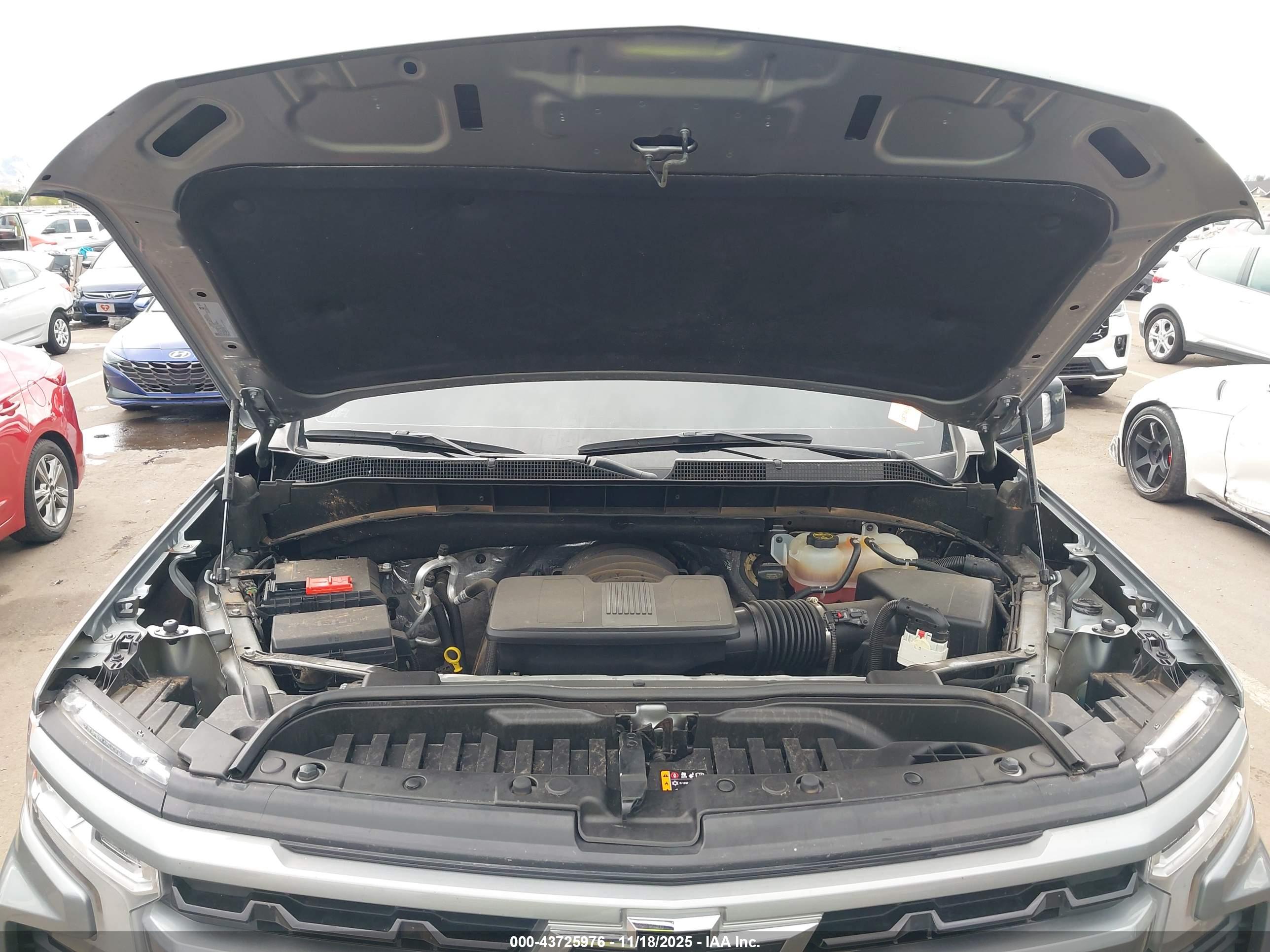 CHEVROLET SILVERADO image 10