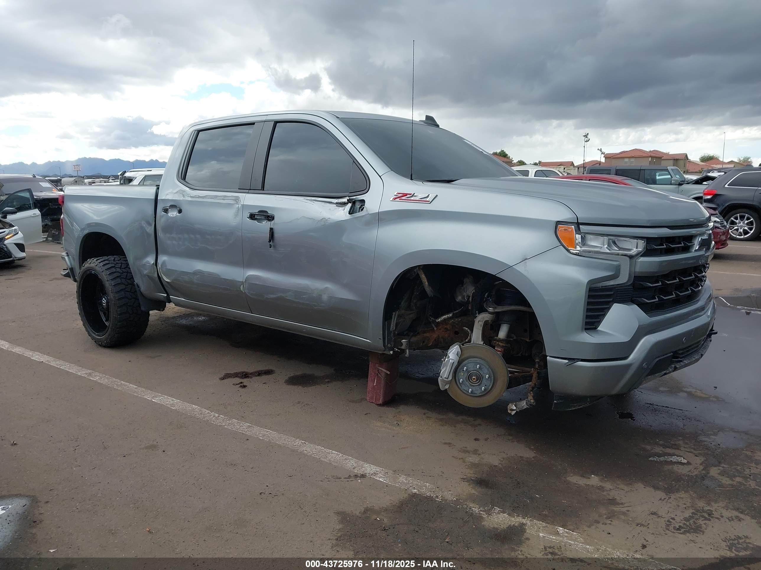 CHEVROLET SILVERADO image 6