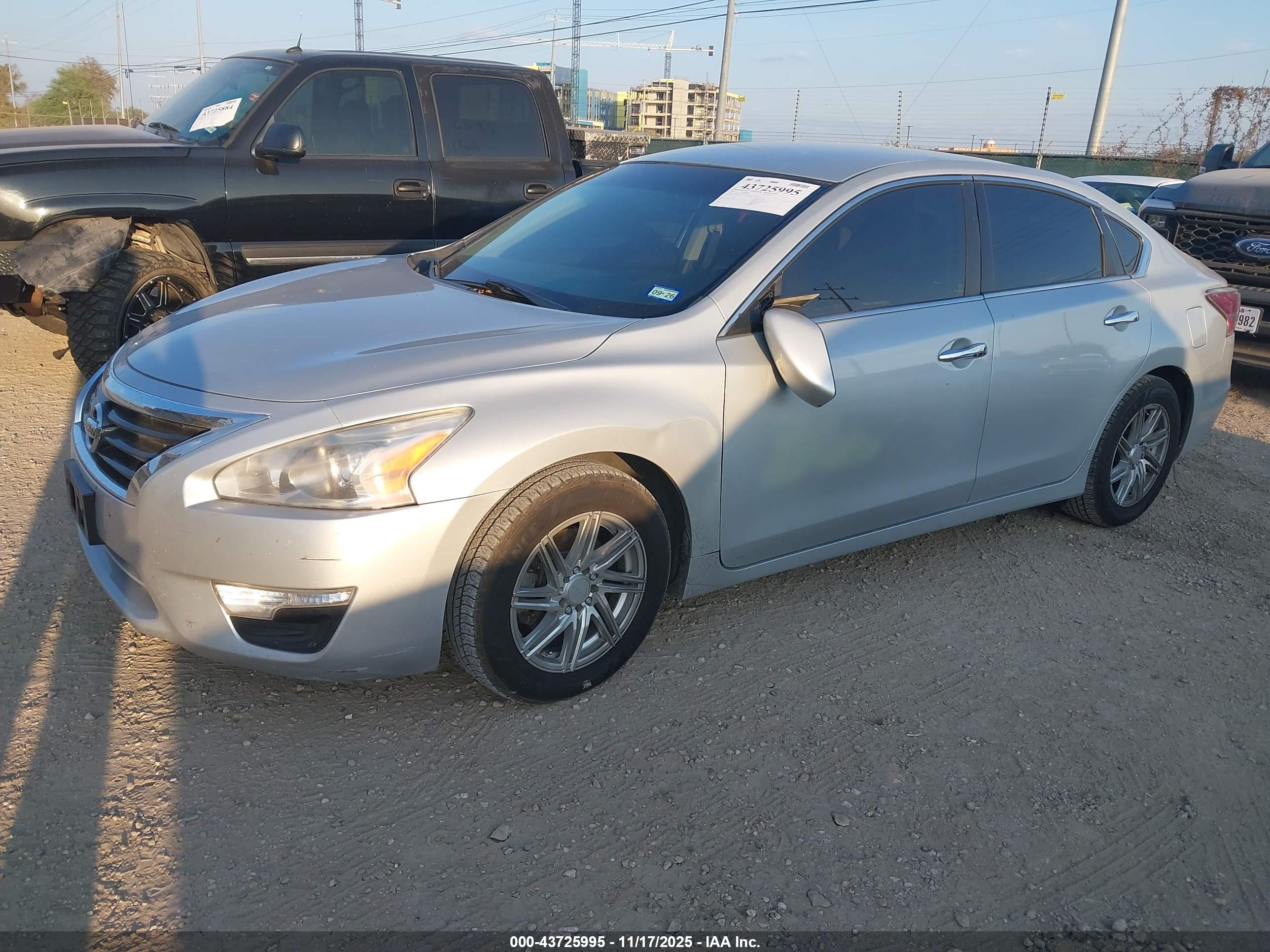 NISSAN ALTIMA image 2