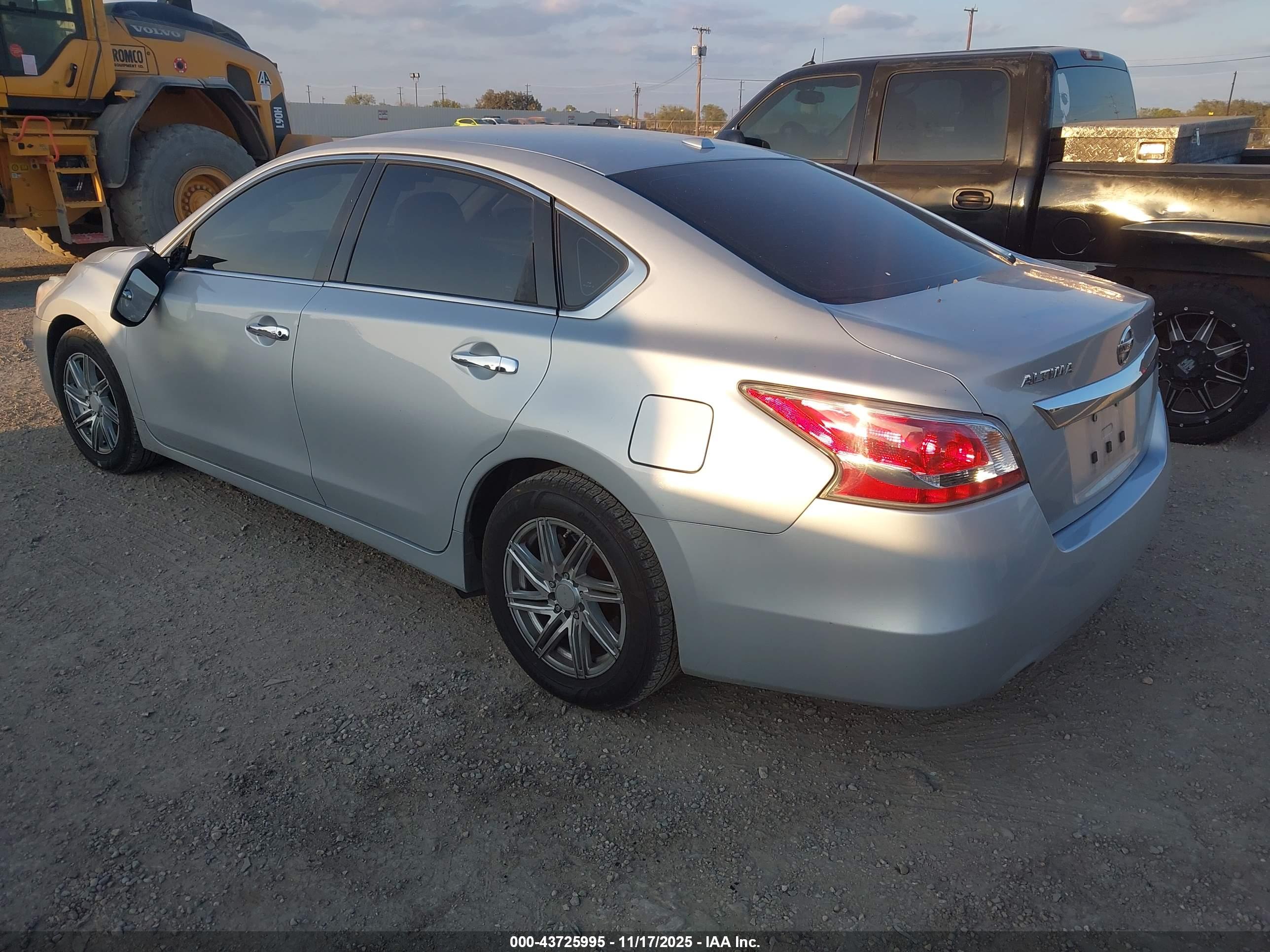 NISSAN ALTIMA image 3